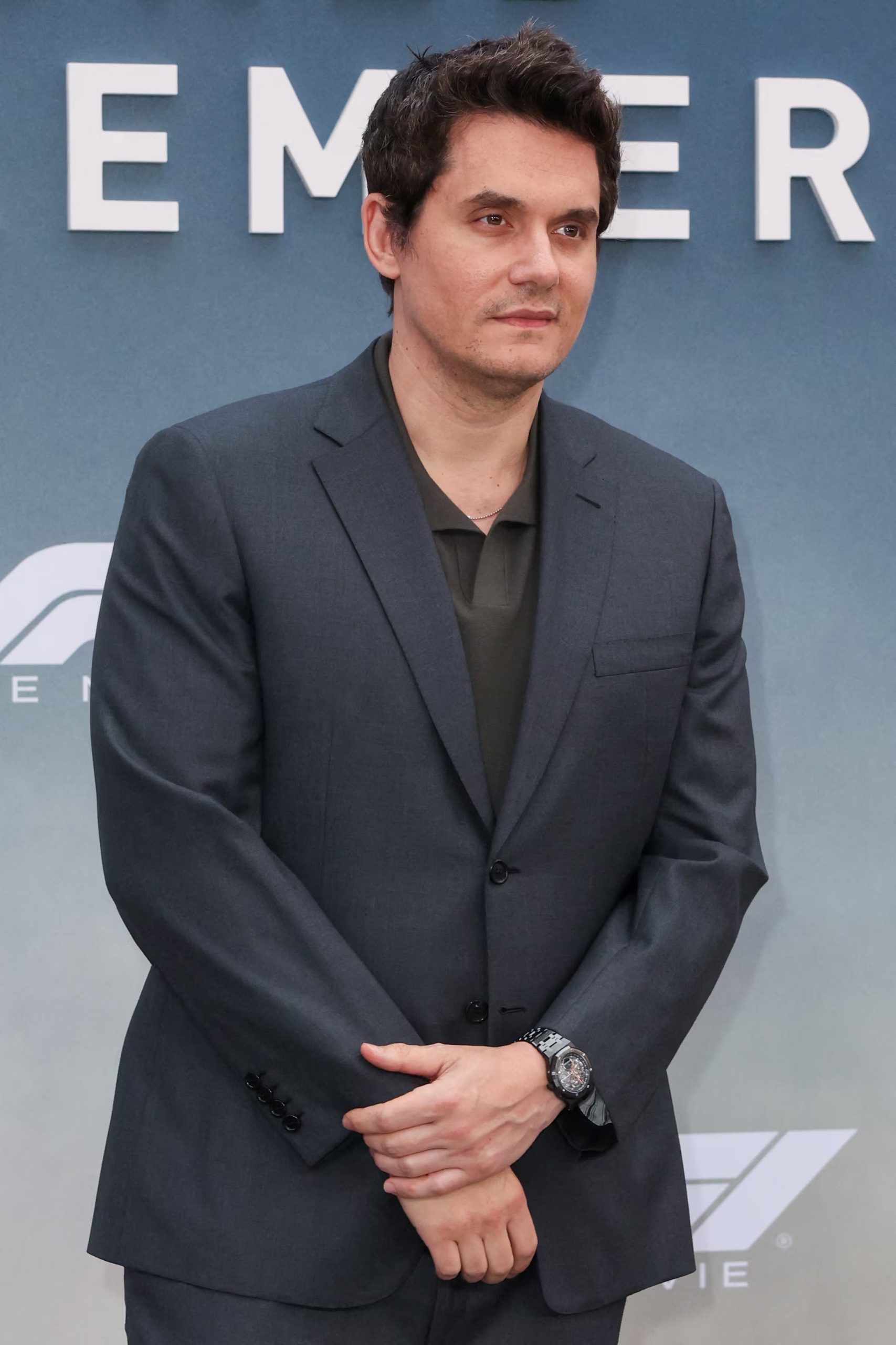 Taylor Swift tenía 19 años cuando salió con el músico John Mayer, quien le llevaba más de una década. La cantante abordó ese desequilibrio en la balada