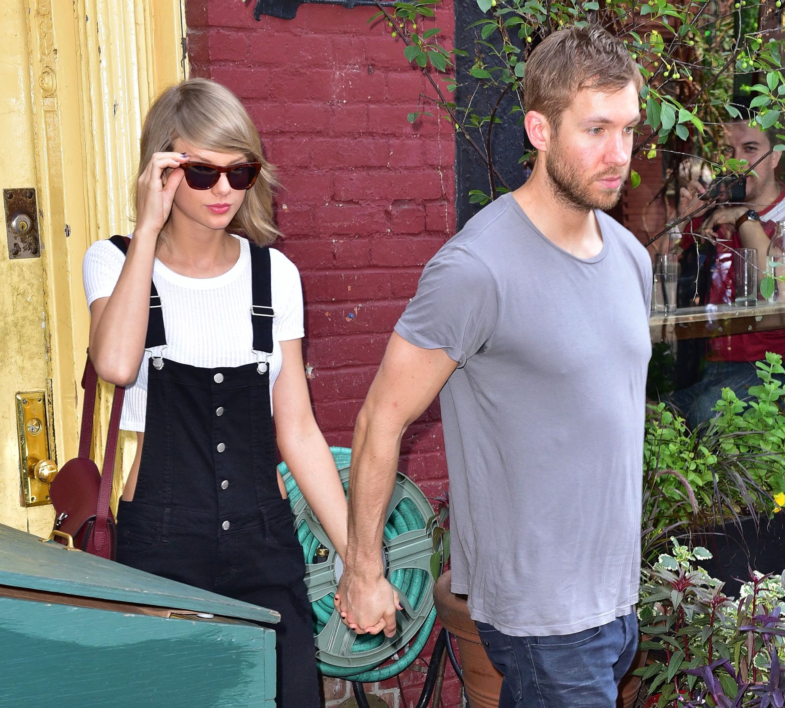 Taylor Swift y el DJ escocés Calvin Harris se conocieron en los Elle Style Awards de 2015, con presentación de Ellie Goulding. Salieron durante poco más de un año (James Devaney/GC Images)