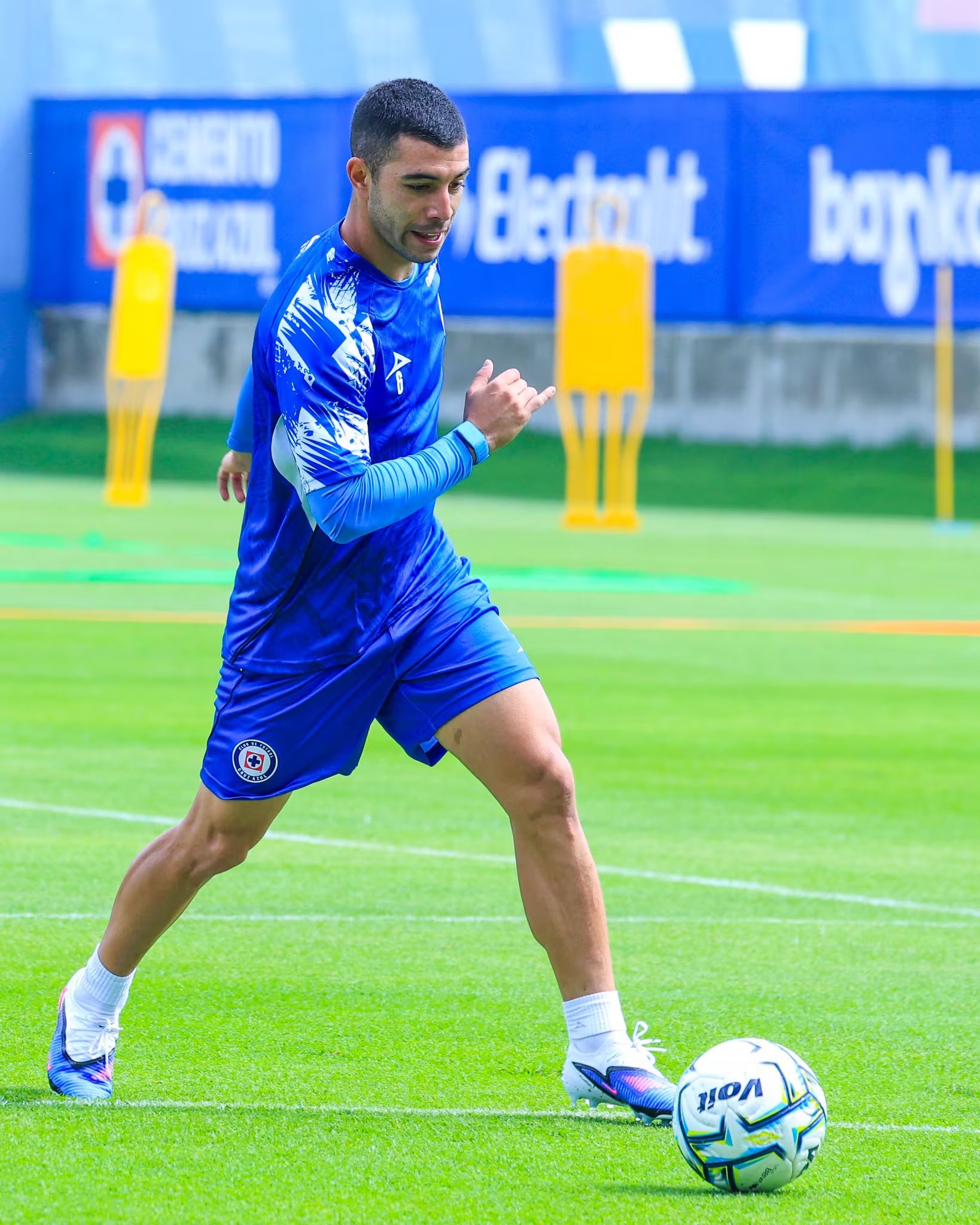 Erik Lira reportó con Cruz Azul este lunes 13 de julio de cara al Apertura 2026 tras haber tenido una gran participación con la Selección Mexicana en el Mundial 2026 (X@CruzAzul)