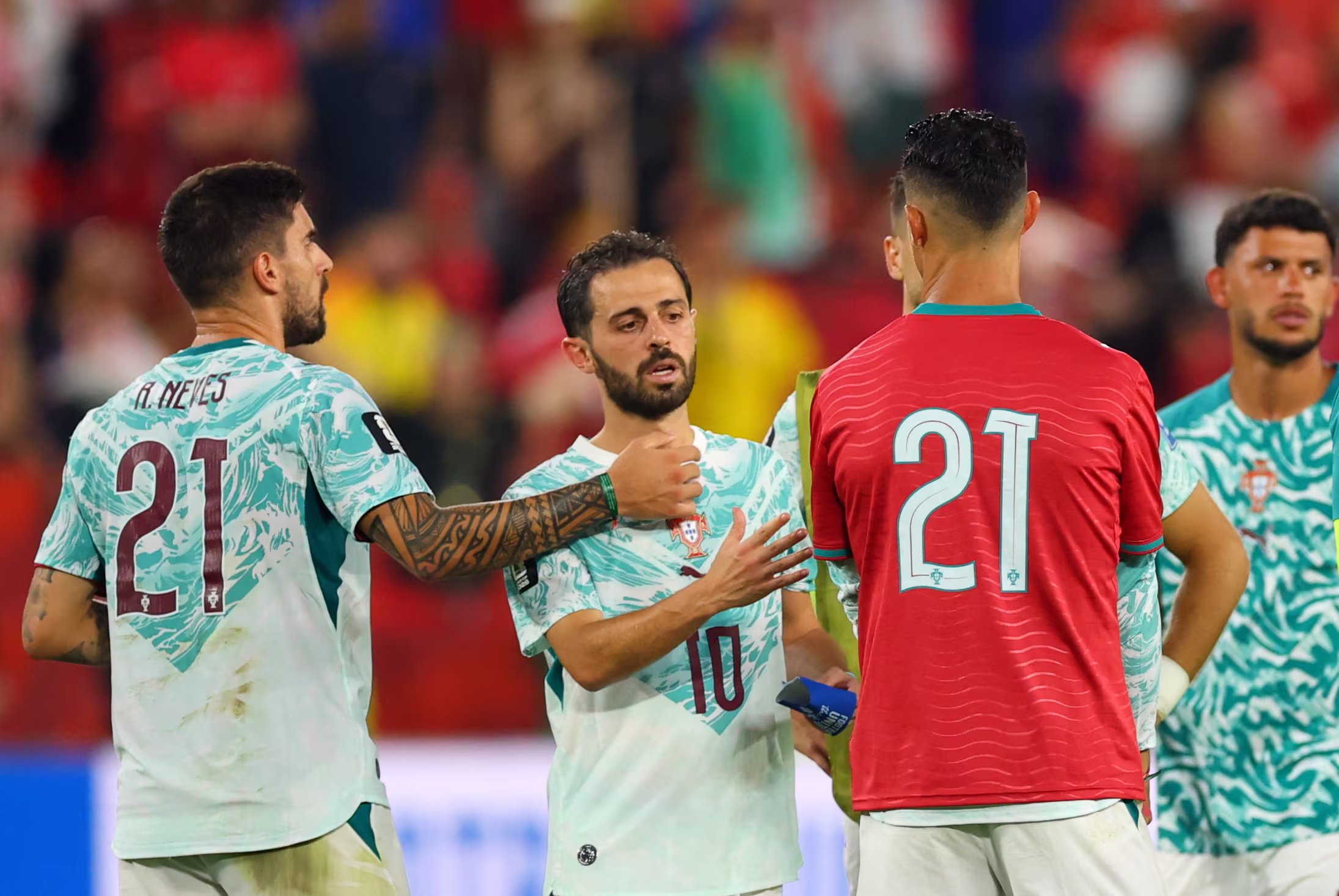 Cristiano Ronaldo lució la camiseta 21 de Portugal de Diogo Jota (REUTERS/Mike Segar)