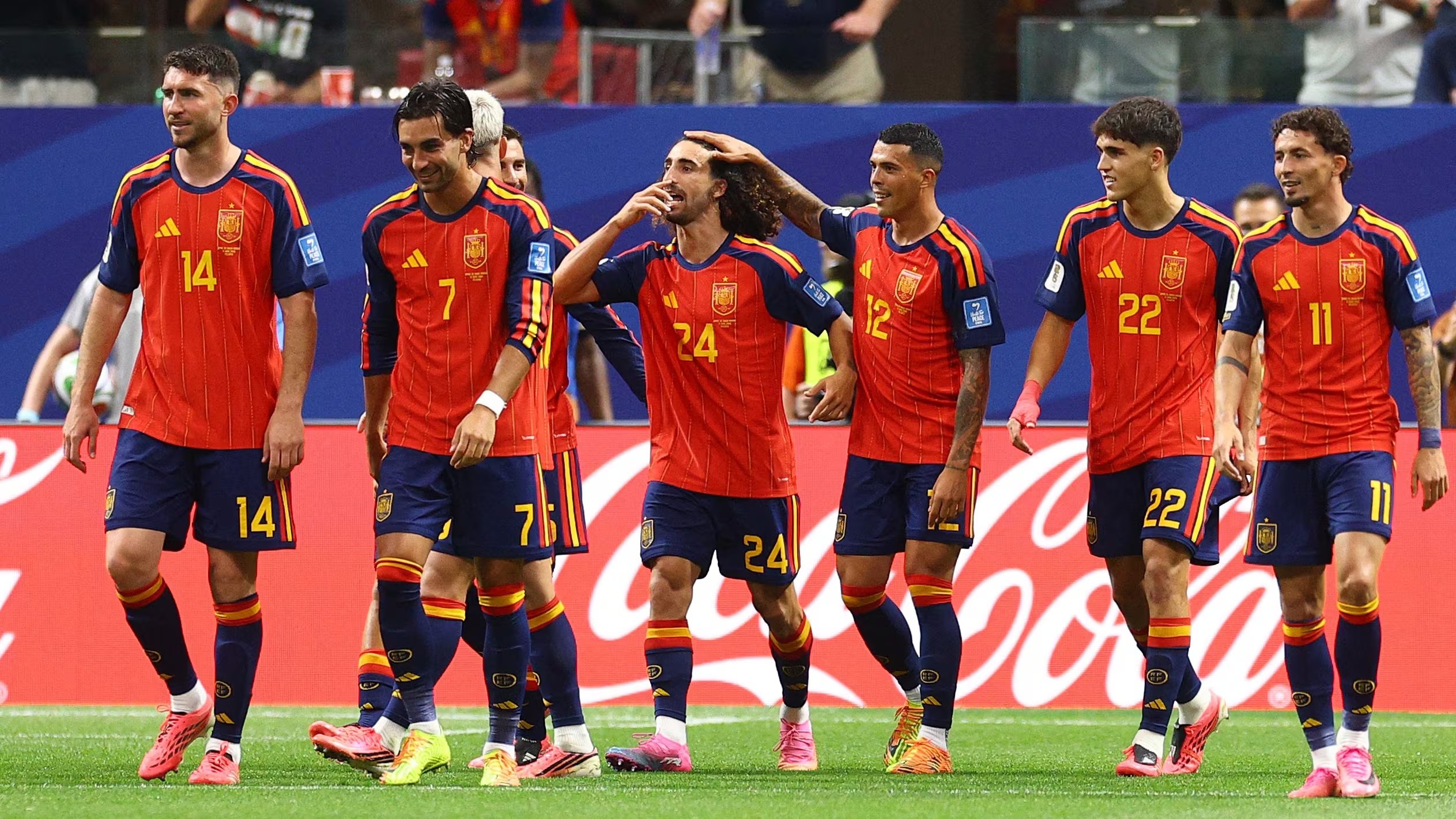 Los jugadores de la selección española en el partido ante Arabia Saudí (Reuters/Nathan Ray Seebeck)