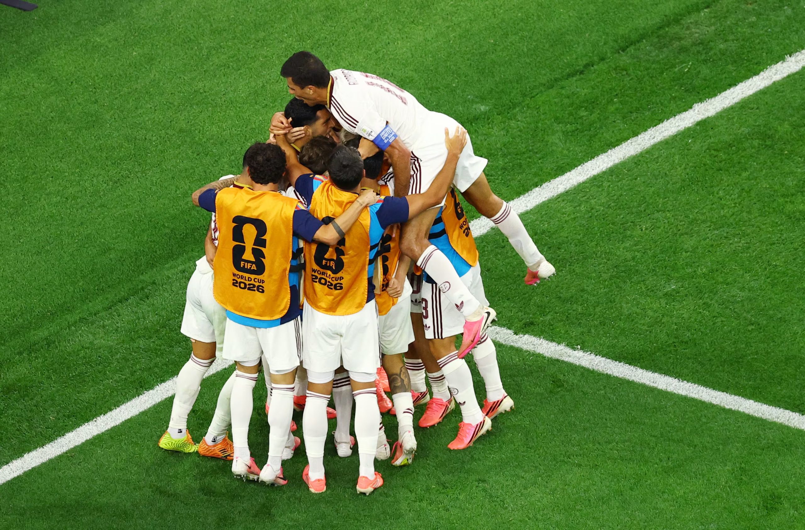 Los jugadores de la selección española celebrando el gol ante Portugal (REUTERS/Issei Kato)