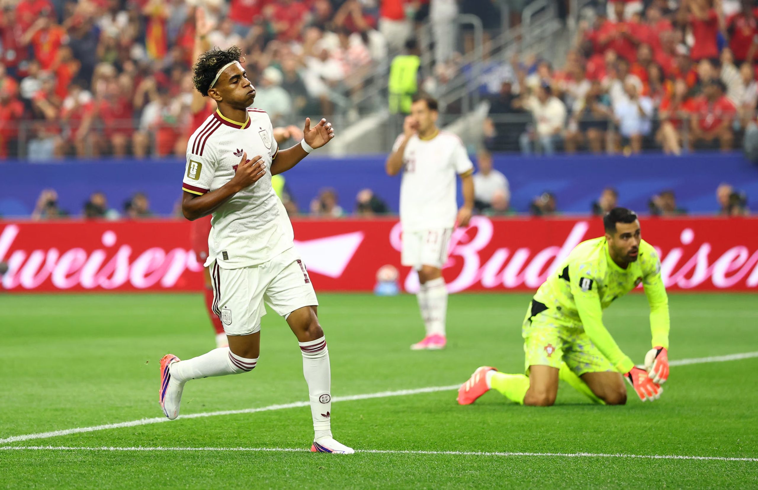 Lamine Yamal después de perder una opción de gol ante Diogo Costa en el Portugal vs. España-crédito Hannah Mckay/REUTERS
