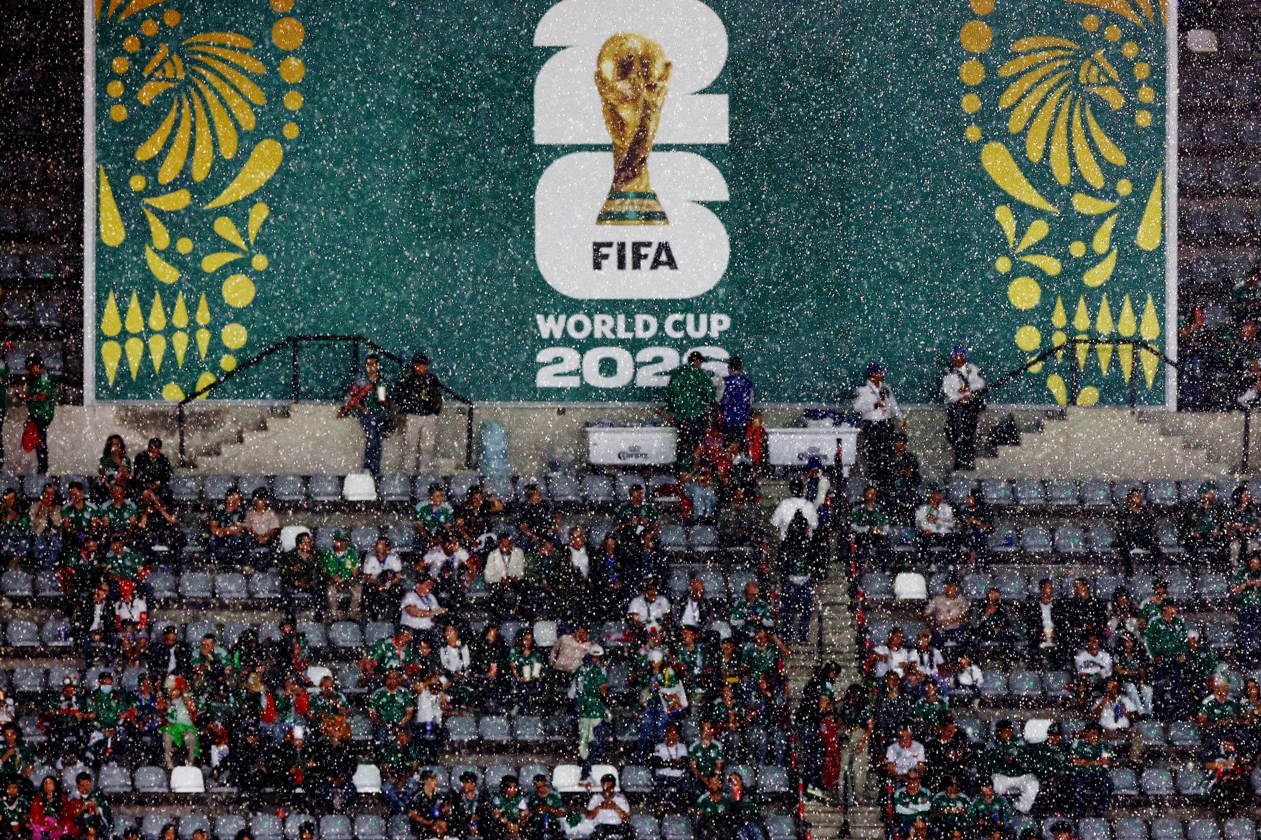 Fútbol - Copa Mundial de la FIFA 2026 - Dieciseisavos de final - México vs. Ecuador - Estadio Azteca, Ciudad de México, México - 30 de junio de 2026. Vista general de la fuerte lluvia dentro del estadio antes del partido. REUTERS/Henry Romero