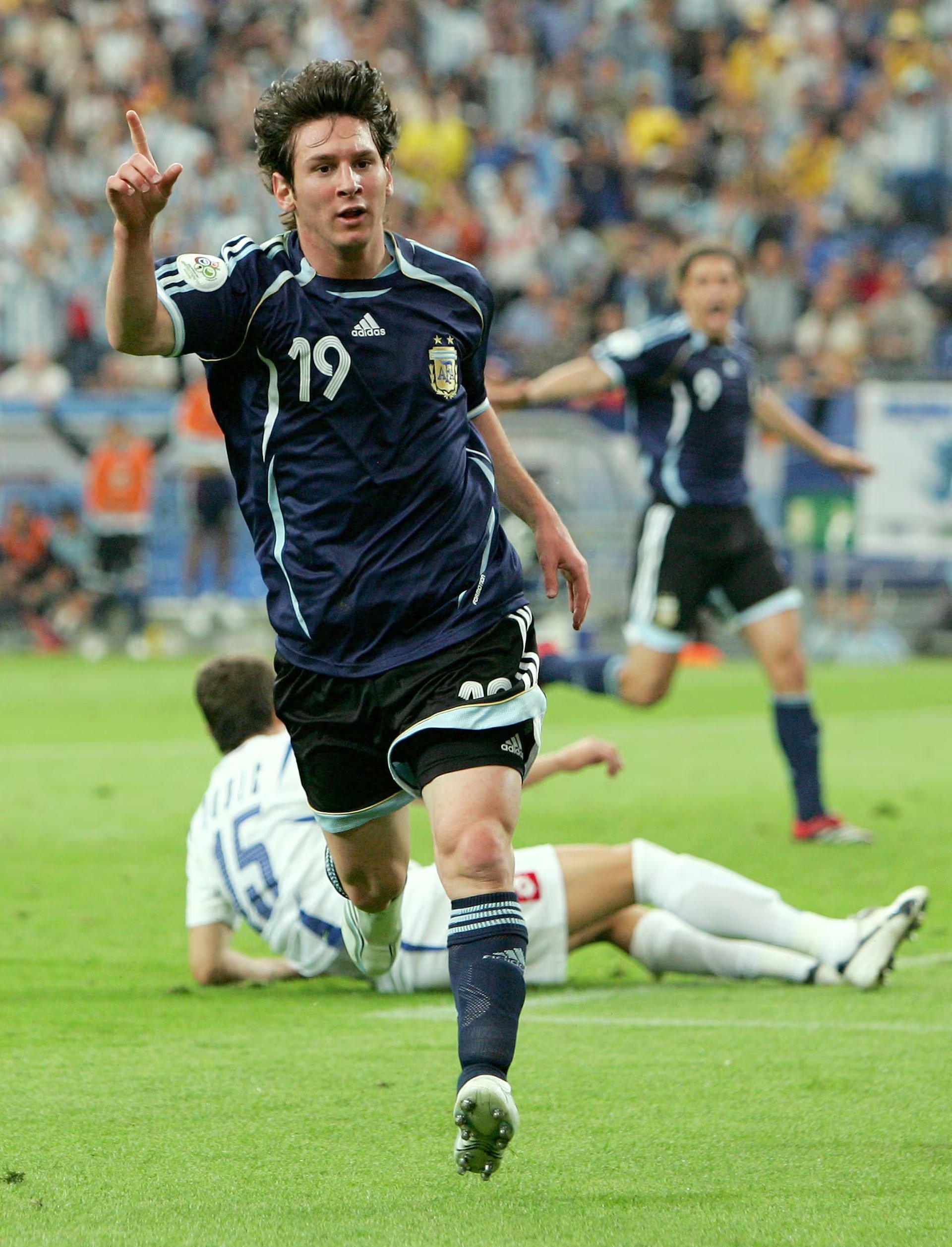 Al minuto 88, Messi puso el 6 a 0 contra Serbia y Montenegro durante la fase de grupos del Mundial Alemania 2006
