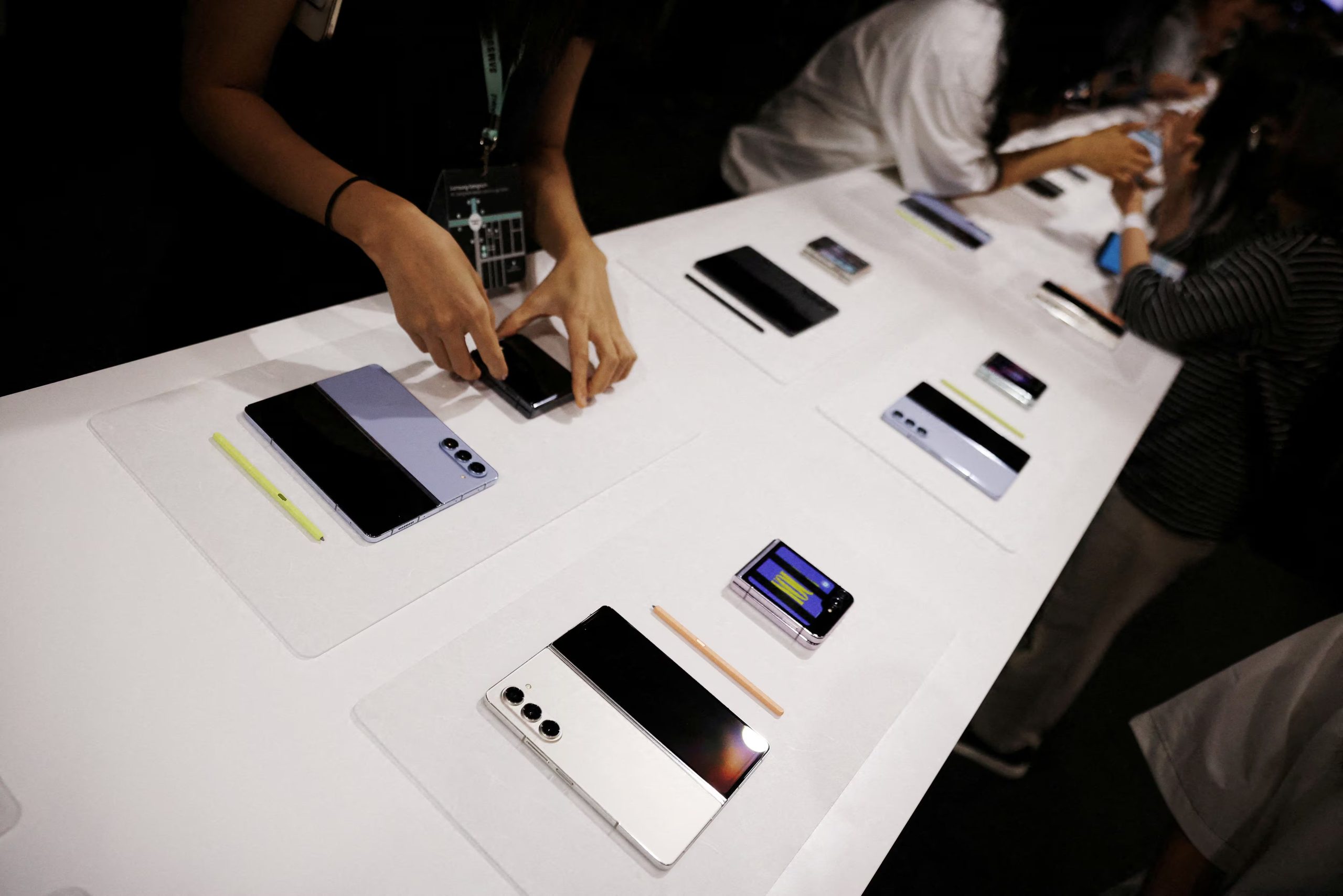 La beta pública se ha iniciado solo para los Galaxy S26, S26+ y S26 Ultra. 
REUTERS/Kim Hong-Ji 