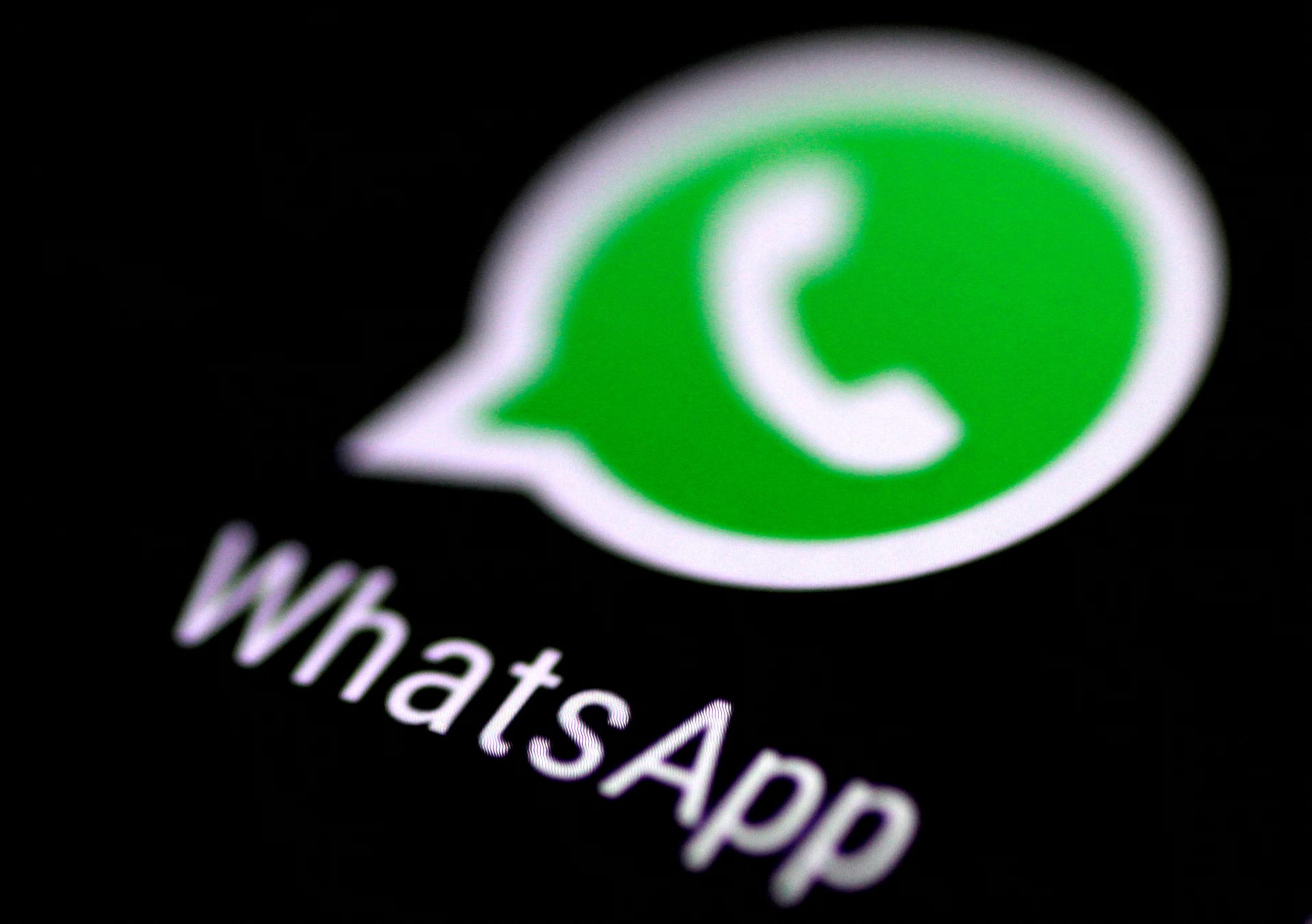 Aplicaciones alternativas pueden contener código malicioso y comprometer la privacidad de los usuarios. (Reuters)