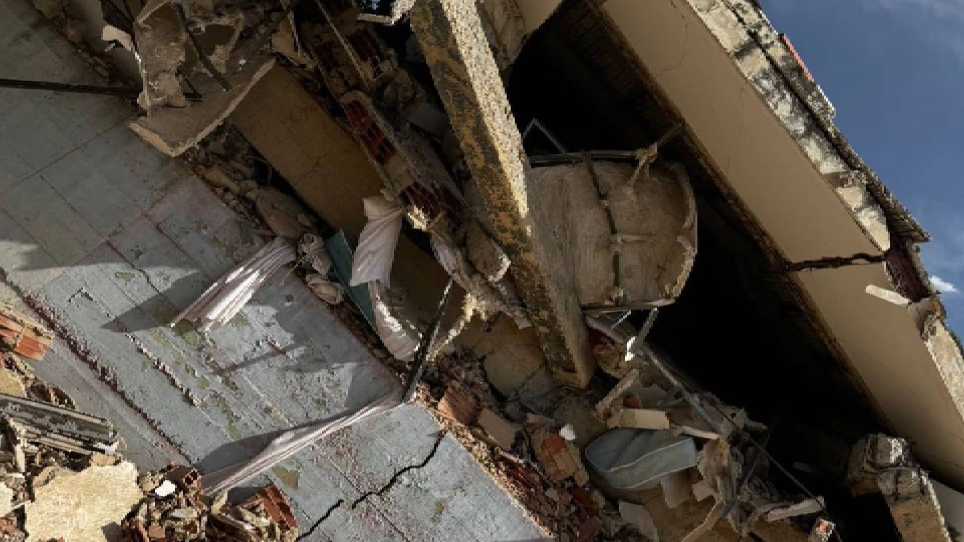 Las familias de los deportados del vuelo 164 siguen sin saber cuántos sobrevivieron, murieron o permanecen desaparecidos tras el colapso del hotel Santuario La Llanada (Instagram)