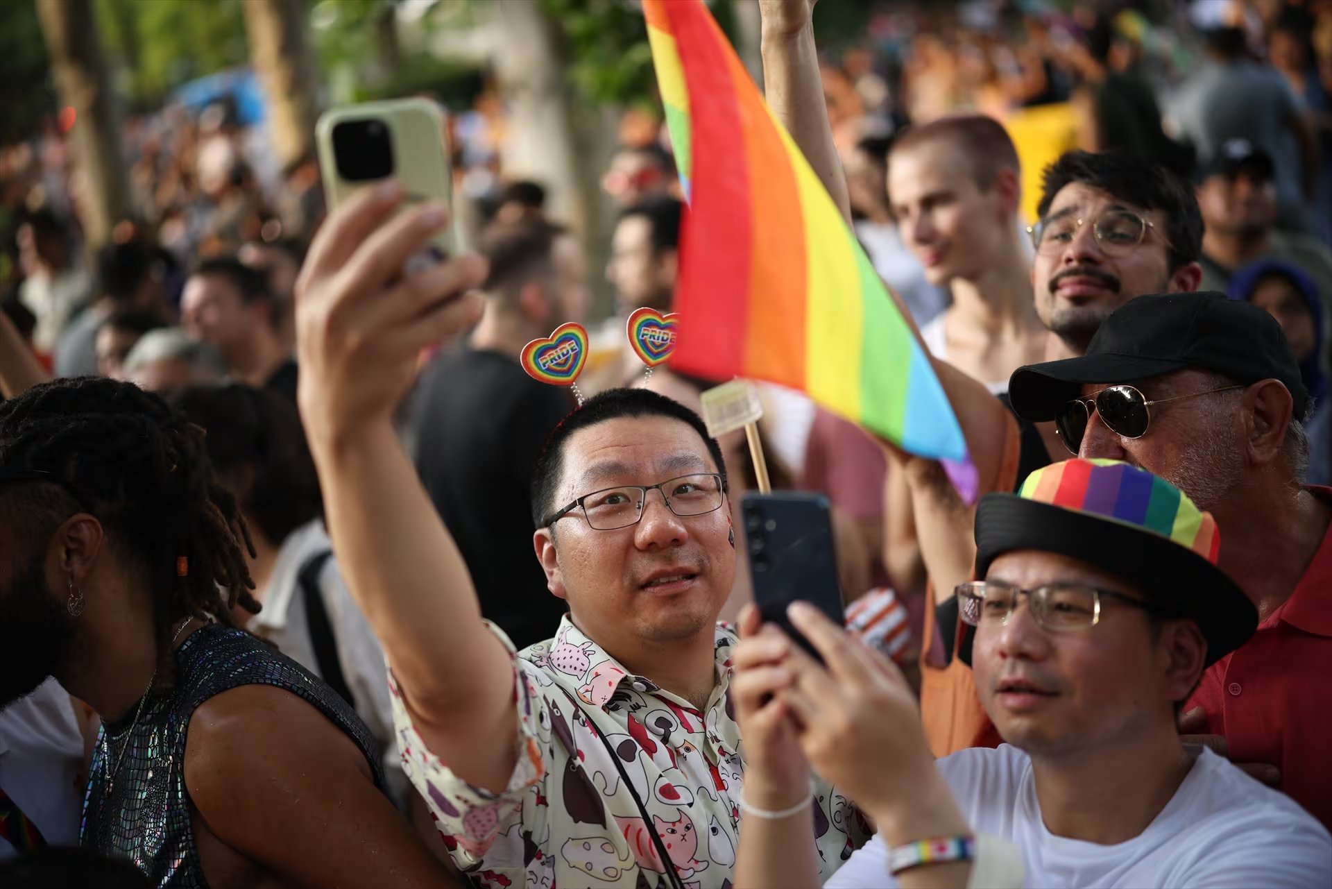 Ambiente durante la manifestación estatal del Orgullo LGTBI+ 2026 en Madrid. (Europa Press)