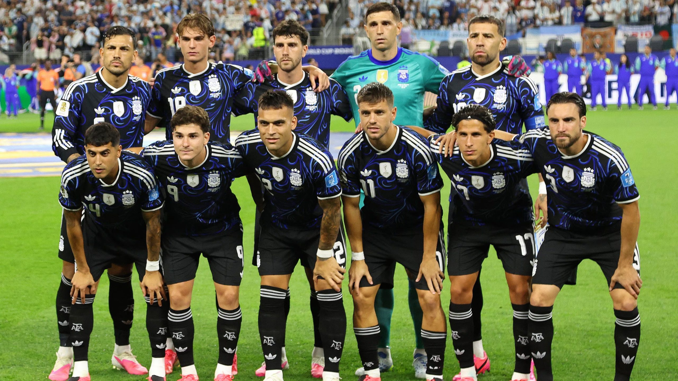 Argentina estrenó la indumentaria alternativa ante Jordania en el cierre de la fase de grupos (Foto: Reuters/Tim Heitman)
