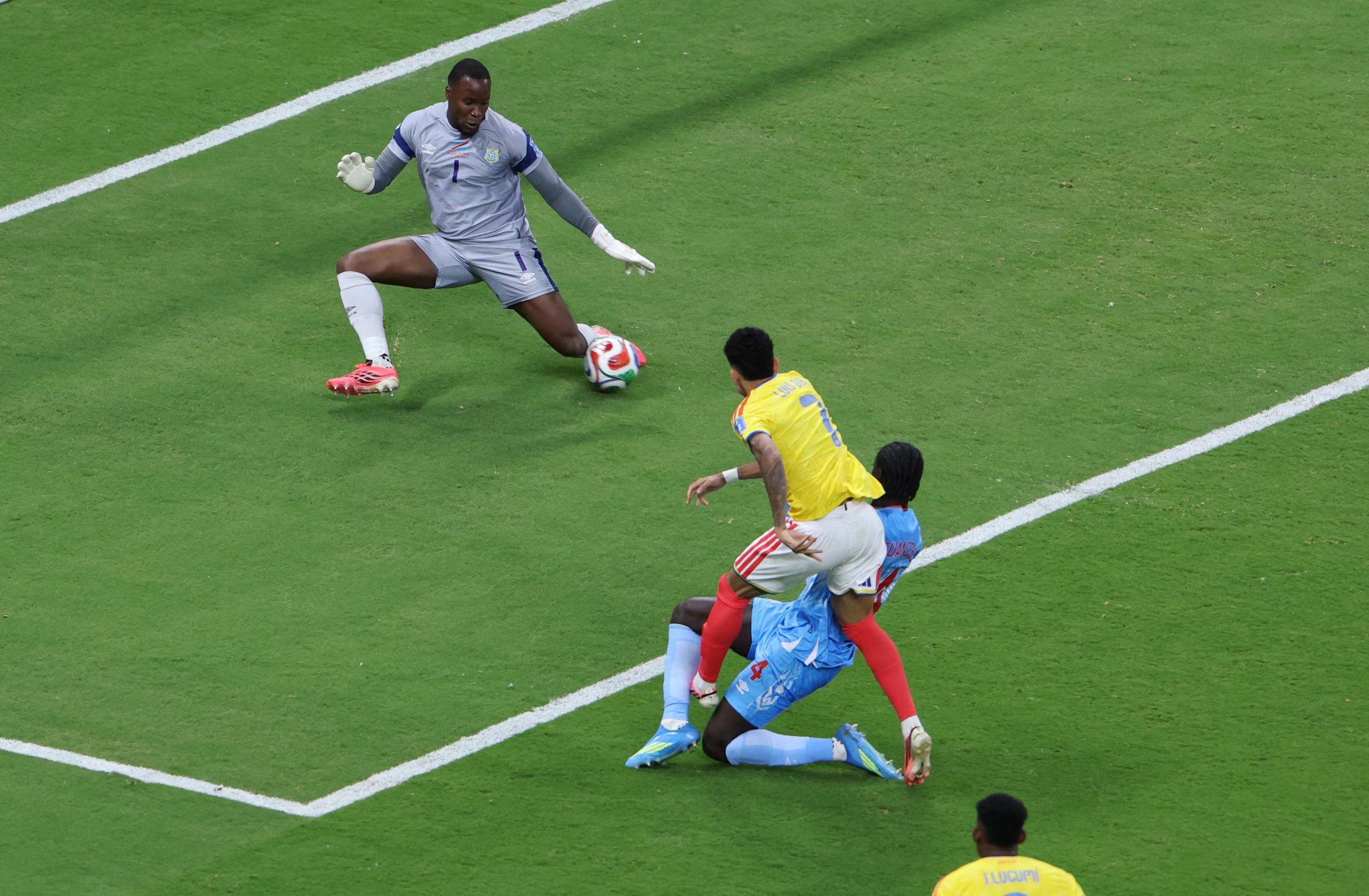Aunque convirtió en el debut ante Uzbekistán, el Mundial de Luis Díaz fue de más a menos en los partidos siguientes - crédito Raquel Cunha/REUTERS