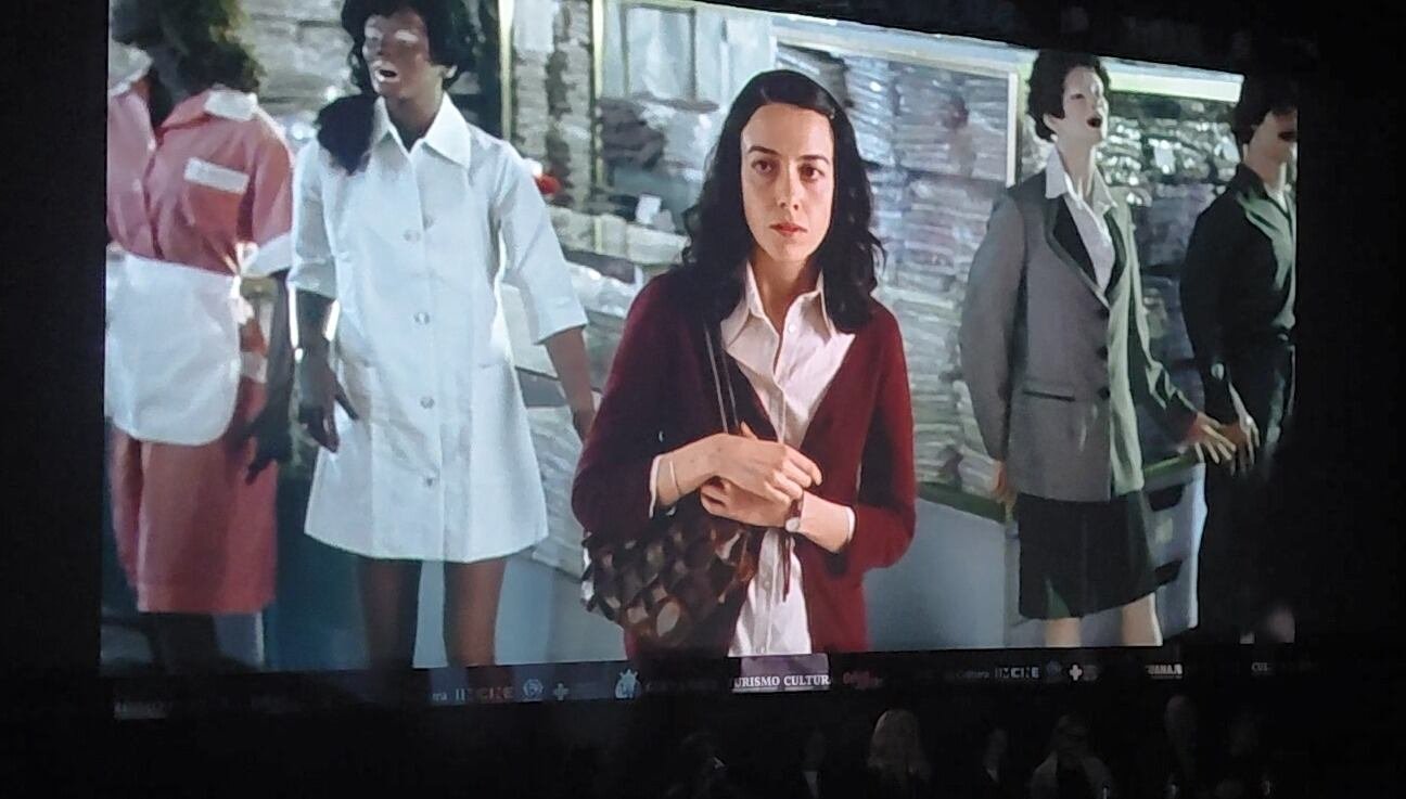 La actriz construyó su carrera desde su aparición en Sexo, pudor y lágrimas (1999) hasta su consagración en Párpados azules (2007) (Captura de Pantalla/ homenaje Cecilia Suárez)