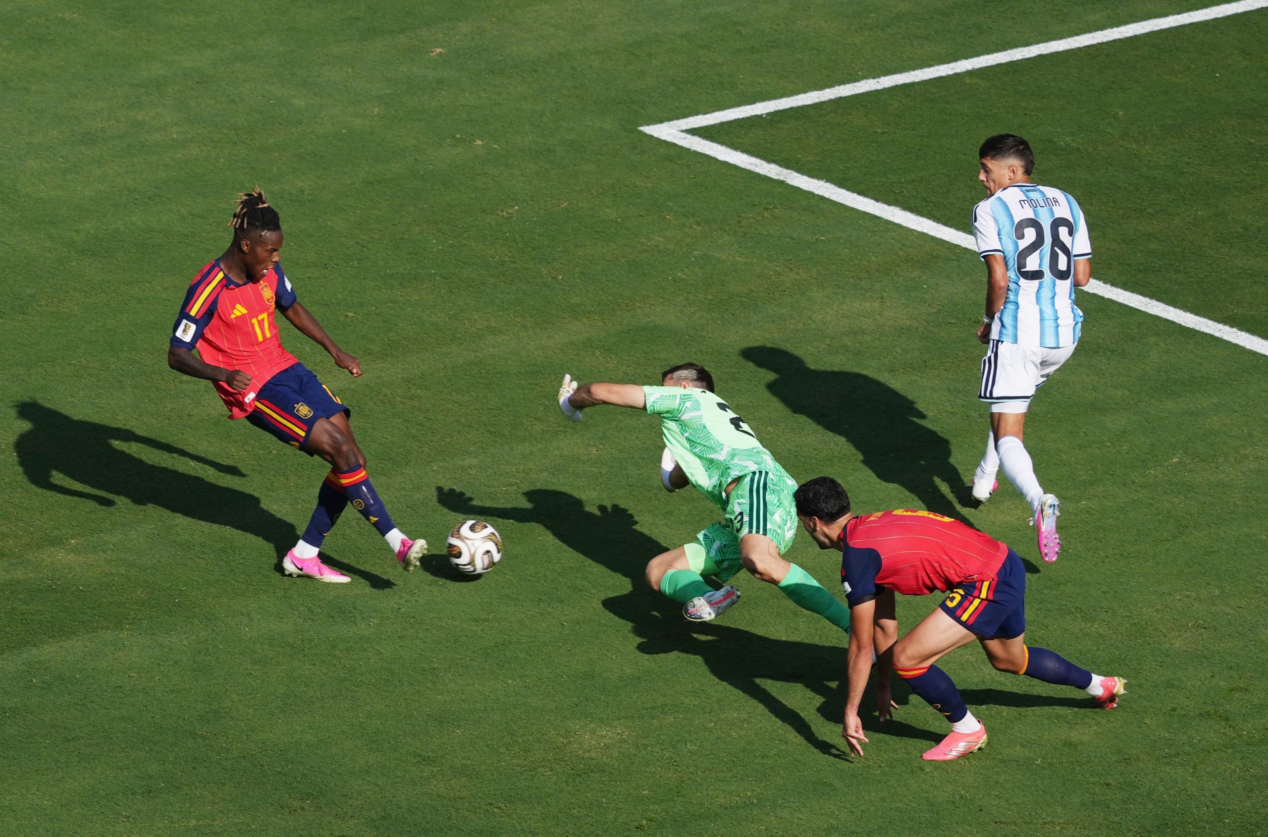 El gol anulado a Nico Williams. (Reuters/James Lang)