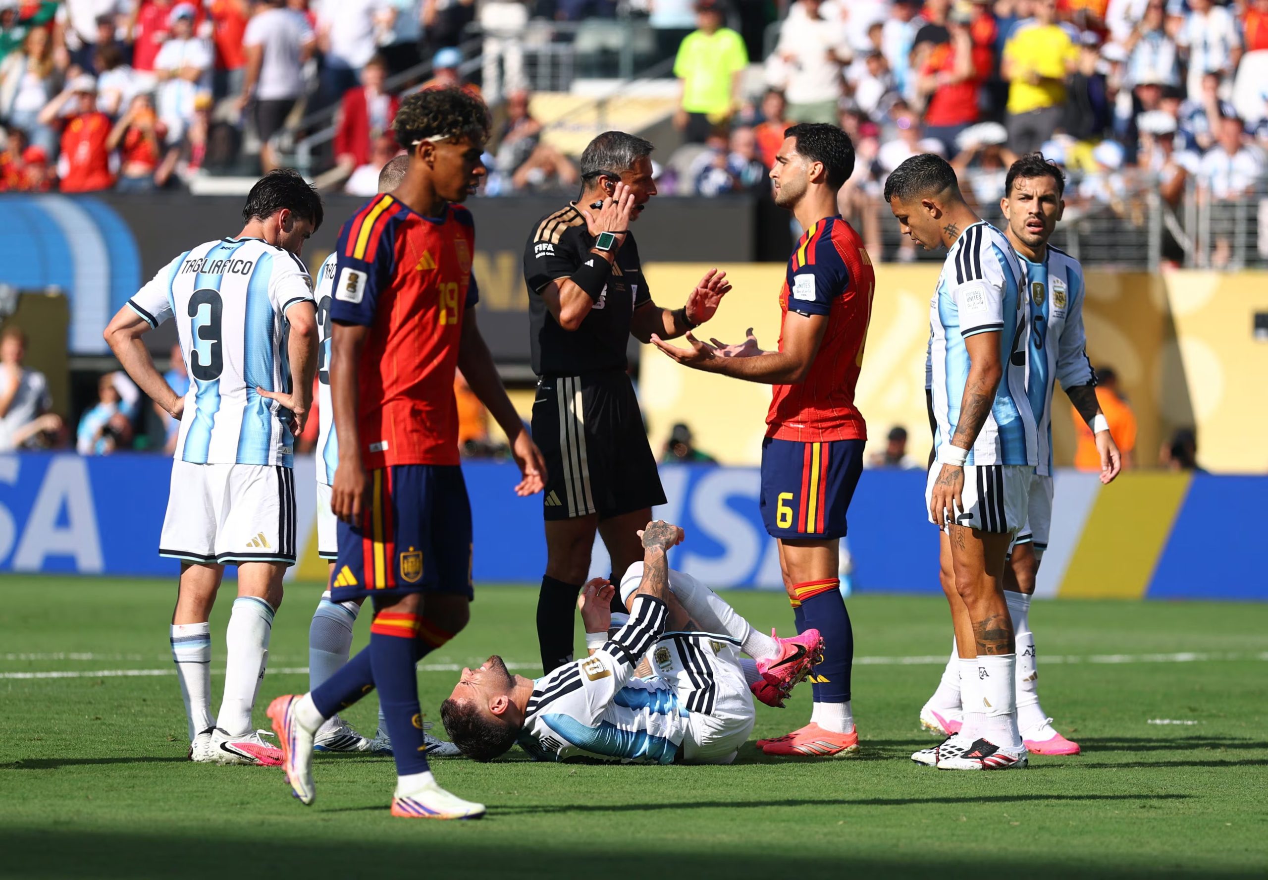 Soccer Football - FIFA World Cup 2026 - Final - Spain v Argentina - New York/New Jersey Stadium, East Rutherford, New Jersey, U.S. - July 19, 2026 Spain's Mikel Merino remonstrates with referee Slavko Vincic as Argentina's Nicolas Otamendi reacts on the ground after he is awarded a free kick, disallowing the goal scored by Nico Williams REUTERS/Hannah Mckay