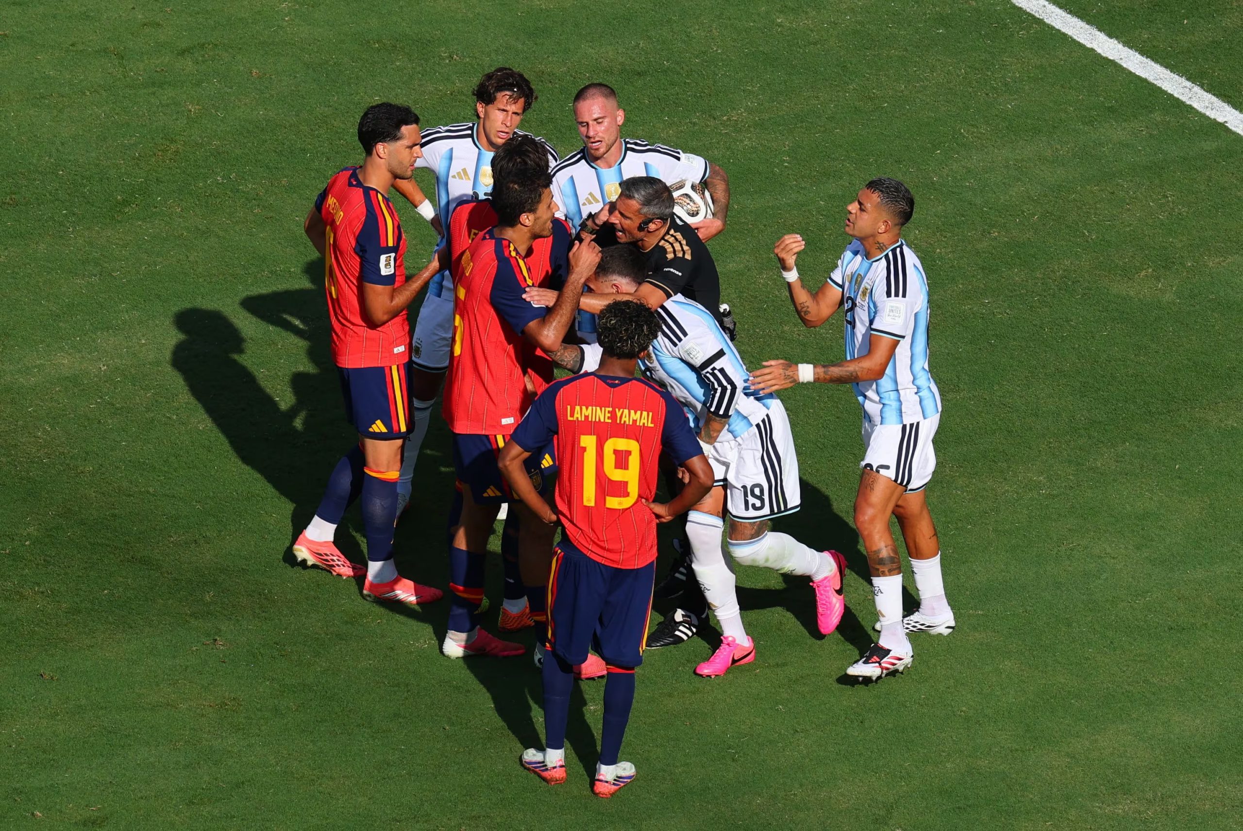 Soccer Football - FIFA World Cup 2026 - Final - Spain v Argentina - New York/New Jersey Stadium, East Rutherford, New Jersey, U.S. - July 19, 2026 Spain's Rodri remonstrates with referee Slavko Vincic REUTERS/Mike Segar