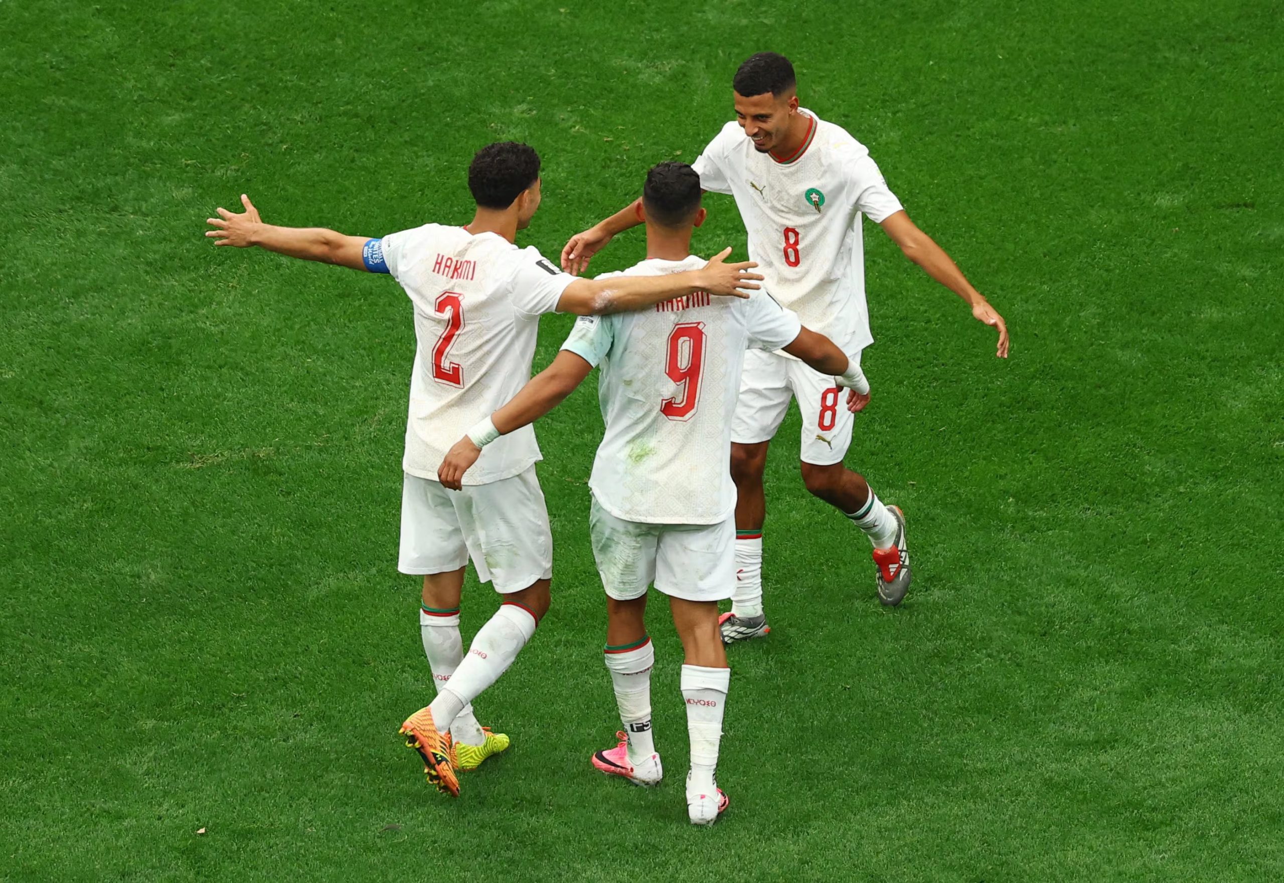 Fútbol - Copa del Mundo de la FIFA 2026 - Octavos de final - Canadá contra Marruecos - Estadio de Houston, Houston, Texas, EE. UU. - 4 de julio de 2026 El marroquí Azzedine Ounahi celebra su segundo gol junto a Achraf Hakimi y Soufiane Rahimi REUTERS/Issei Kato
