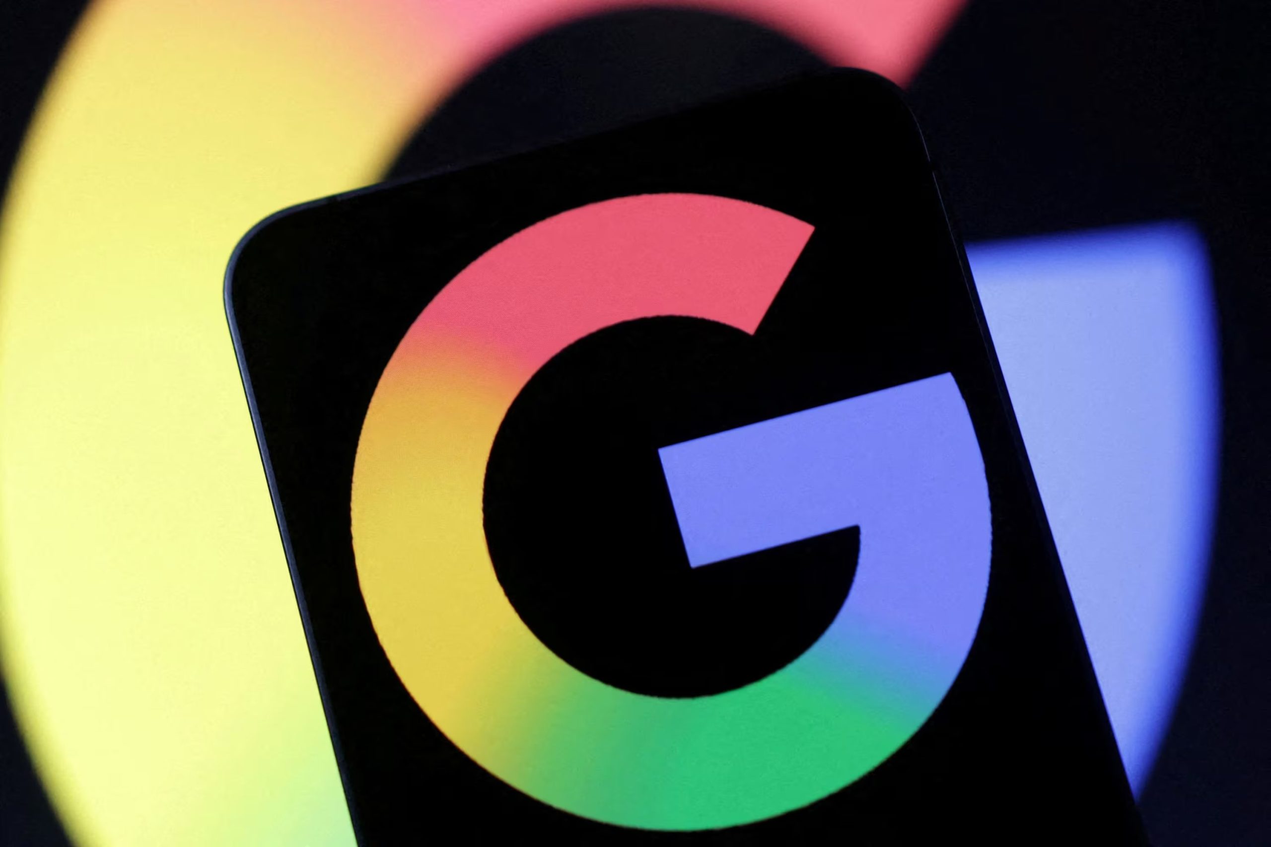 Spark se vincula a los servicios de Google para proporcionar tareas como informes o registros. mREUTERS/Dado Ruvic/Illustration/File Photo