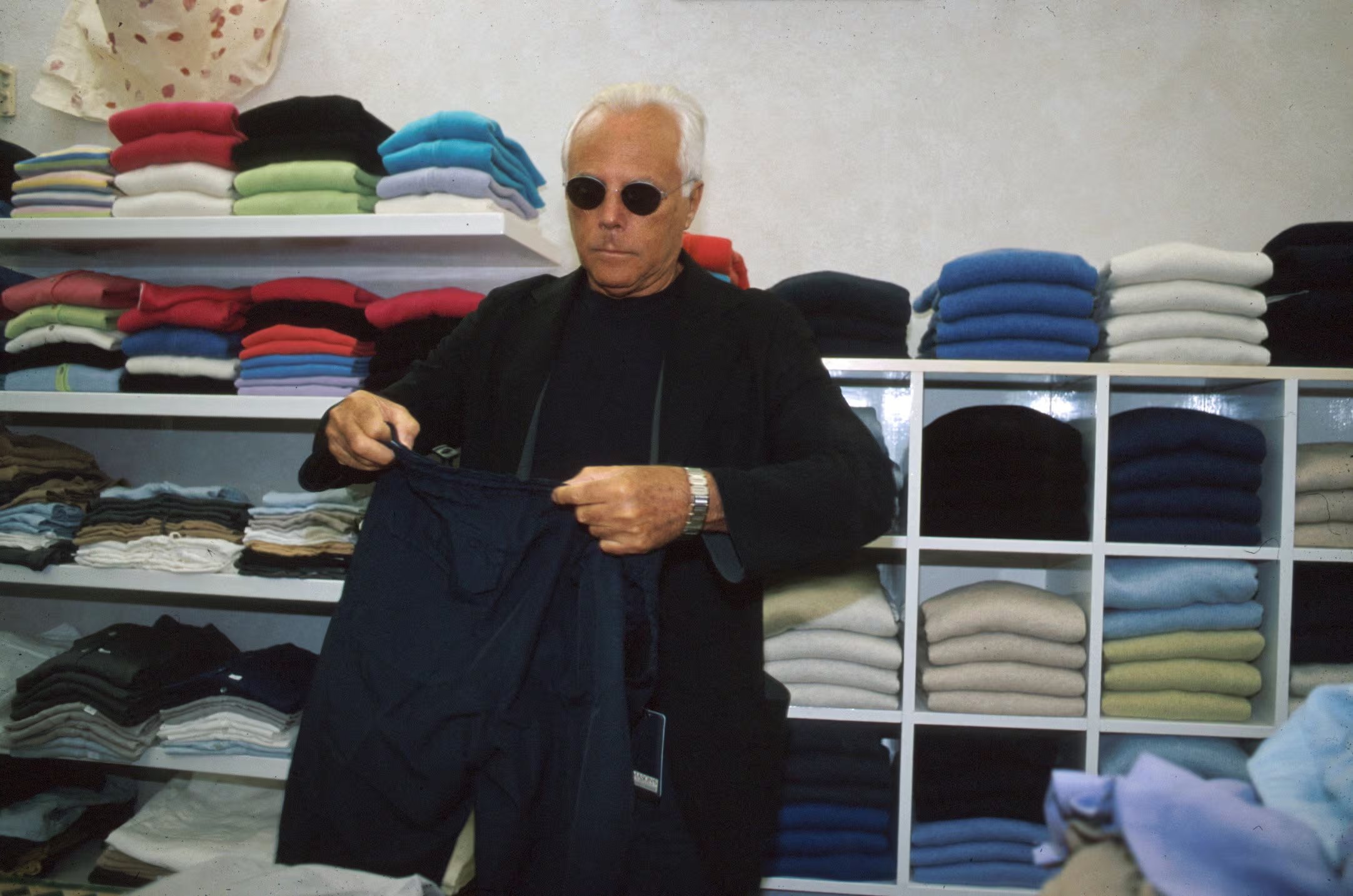 La casa Giorgio Armani S.p.A. nació en Milán en 1975 y abrió una nueva etapa para la sastrería masculina (REUTERS/Remo Casilli)