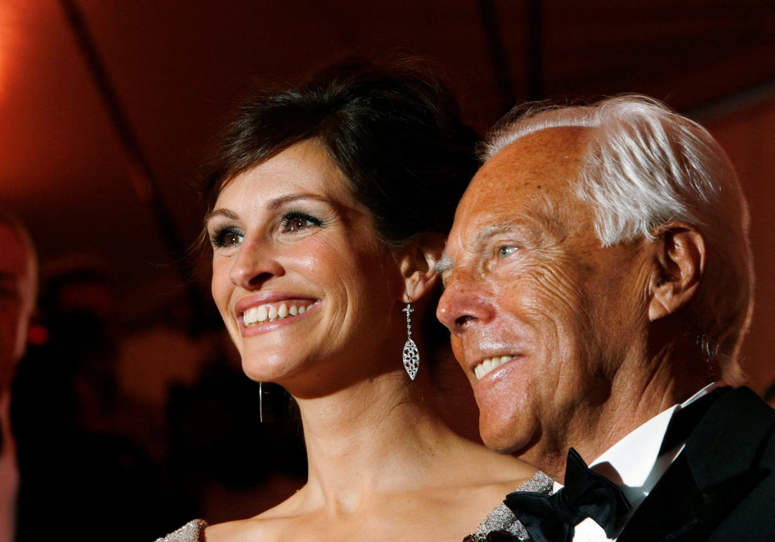 Julia Roberts, una de las figuras que eligieron a Giorgio Armani para sus momentos más emblemáticos (REUTERS/Lucas Jackson)