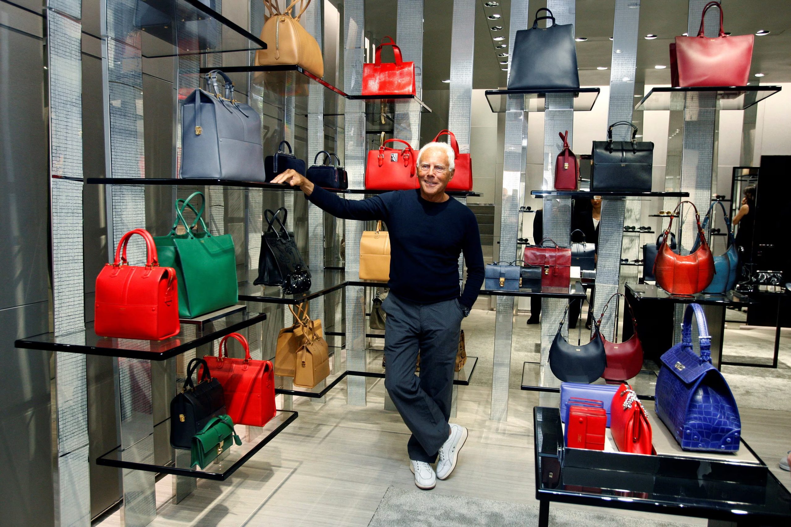 La marca se expandió a perfumes, cosméticos, decoración y experiencias, manteniendo coherencia e independencia estética (REUTERS/Remo Casilli)