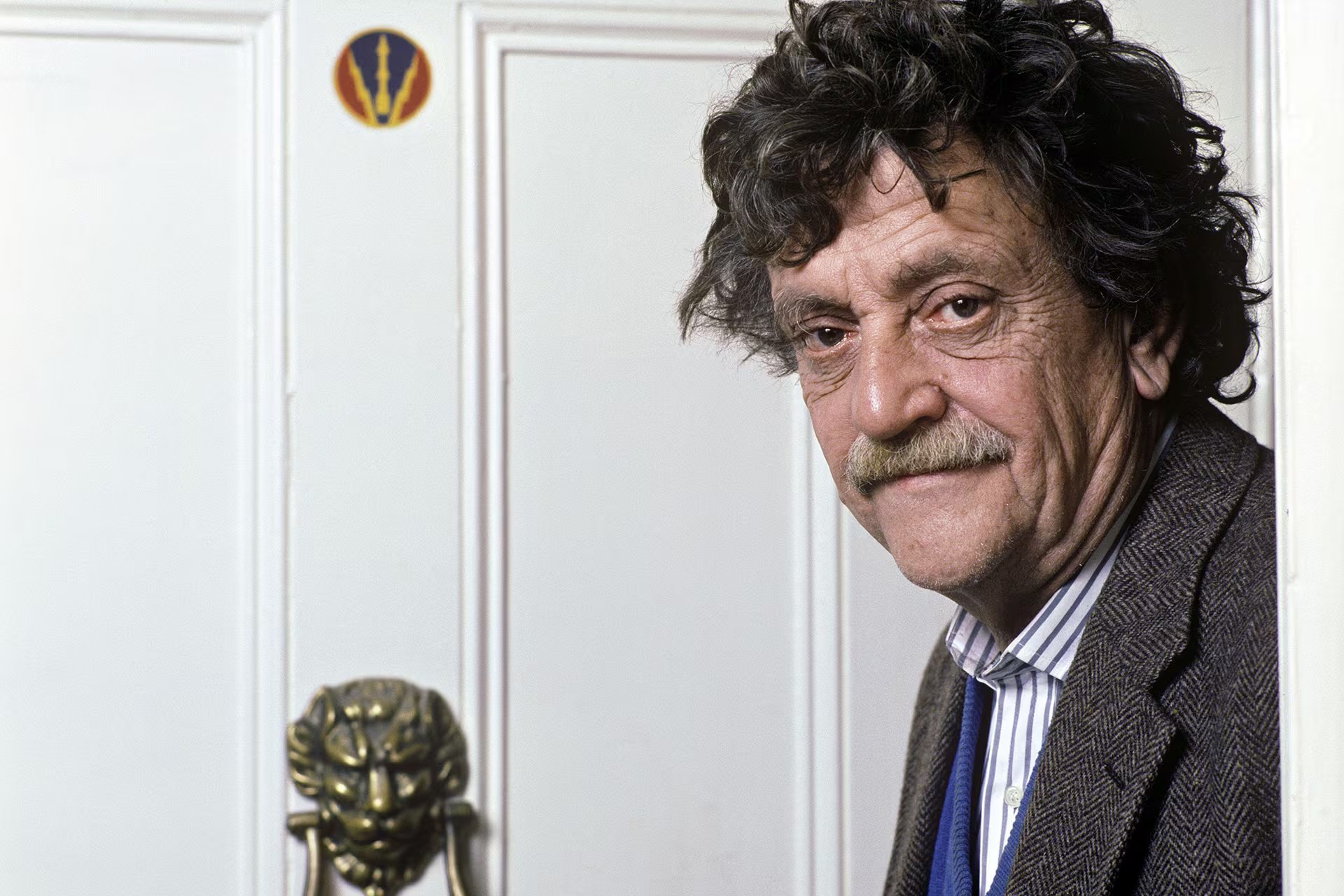 La entrevistada revela que sus comienzos favoritos incluyen 'Madre noche' de Kurt Vonnegut por su ironía y capacidad de sintetizar el espíritu del libro en pocas frases.