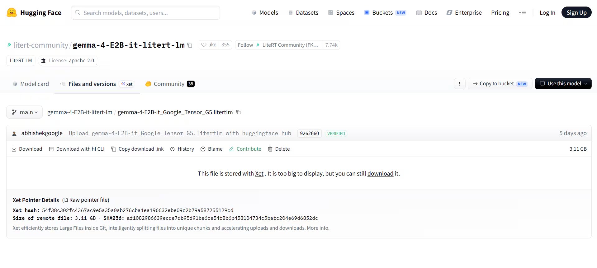 El modelo se puede descargar desde Hugging Face. (Hugging Face) 