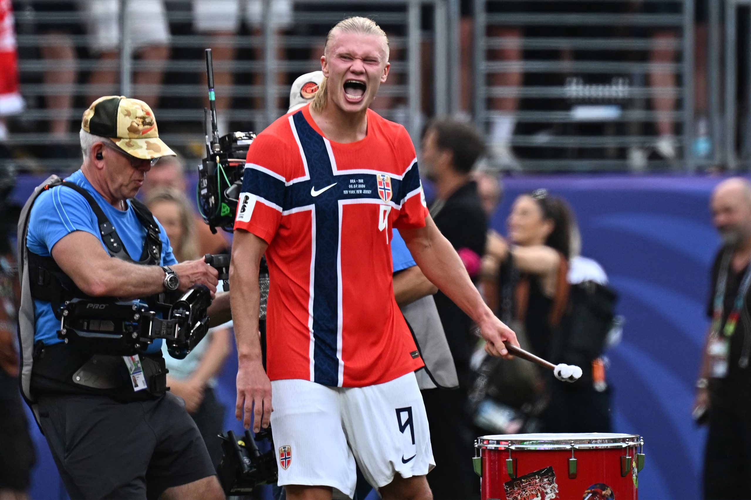 Noruega también tiene uno de los máximos goleadores del torneo: Haaland con 7 tantos. (Infobae Centroamérica/ Jewel SAMAD / AFP)