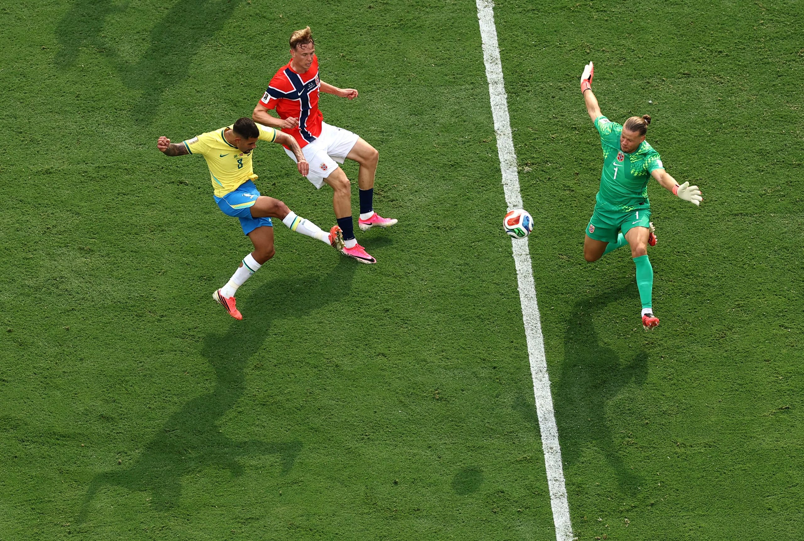 Su portero, Orjan Nyland también ha sido pieza fundamental en cada encuentro de la selección. (Infobae Centroamérica/ CHARLY TRIBALLEAU / AFP)