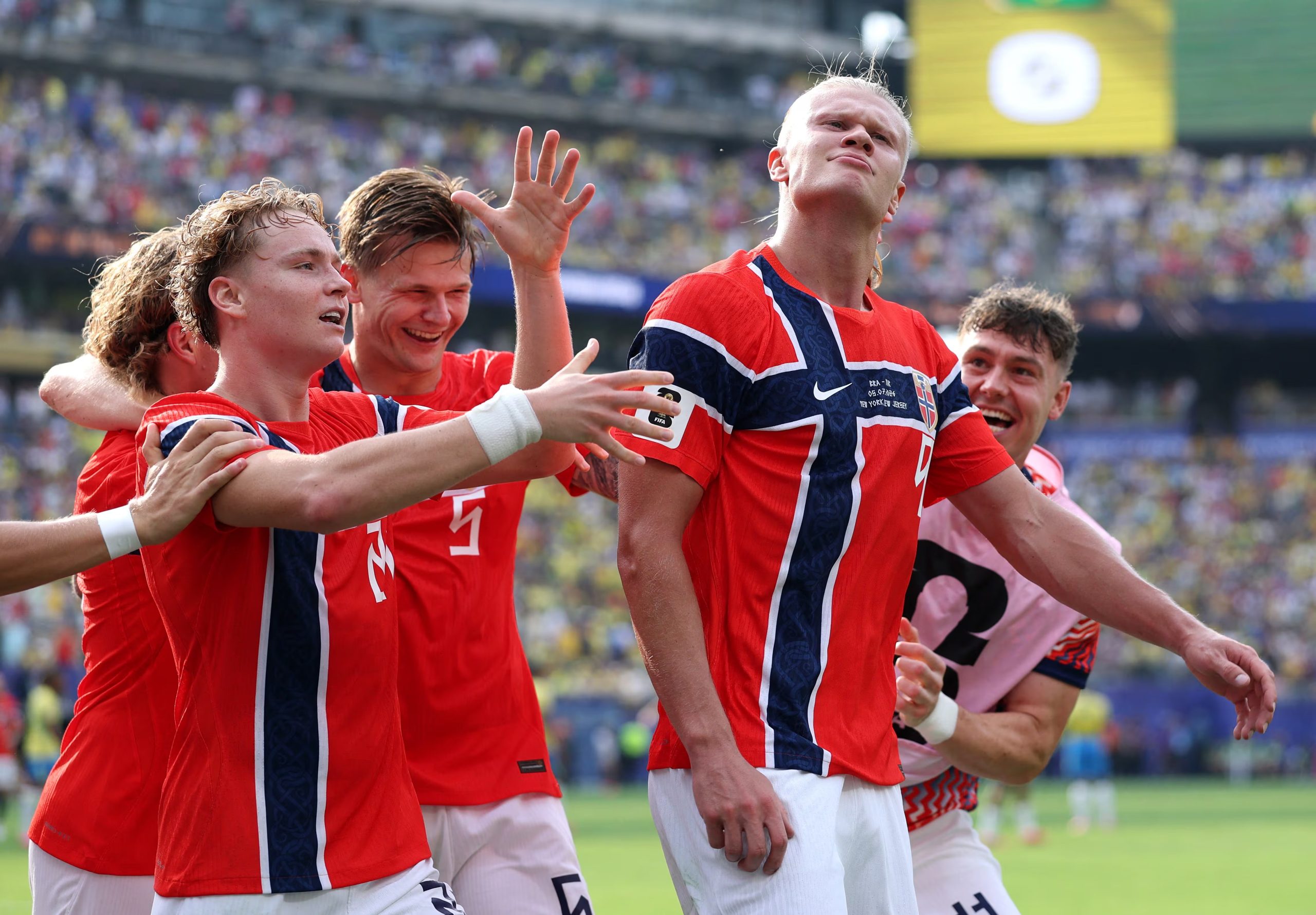 EAST RUTHERFORD, NEW JERSEY - JULY 05: Erling Haaland #9 of Norway celebrates with teammates after scoring his team's second goal during the FIFA World Cup 2026 Round of 16 match between Brazil and Norway at New York New Jersey Stadium on July 05, 2026 in East Rutherford, New Jersey. Al Bello/Getty Images/AFP (Photo by AL BELLO / GETTY IMAGES NORTH AMERICA / Getty Images via AFP)