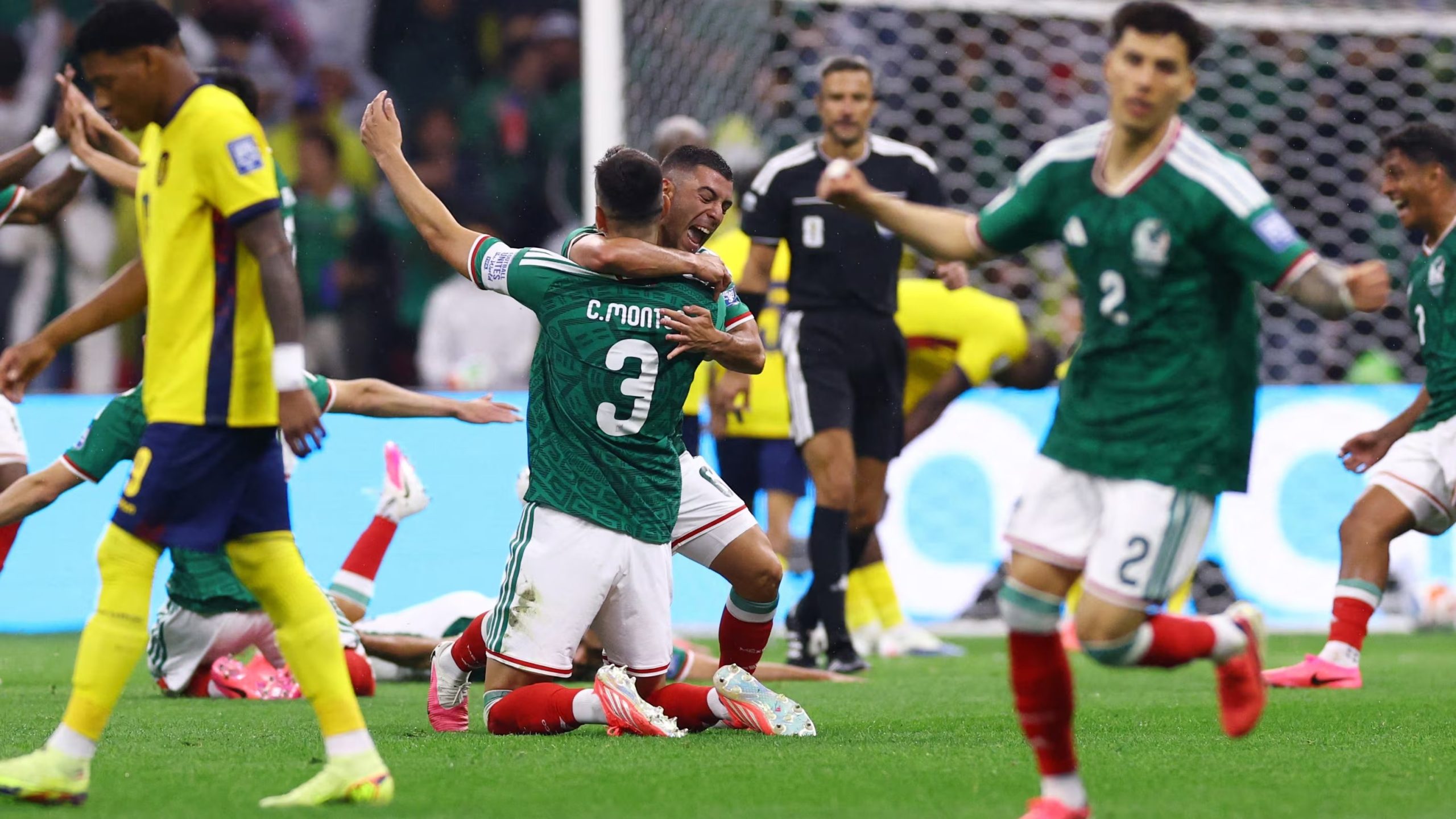 El Tri eliminó a Ecuador en el estadio Ciudad de México. REUTERS/Raquel Cunha