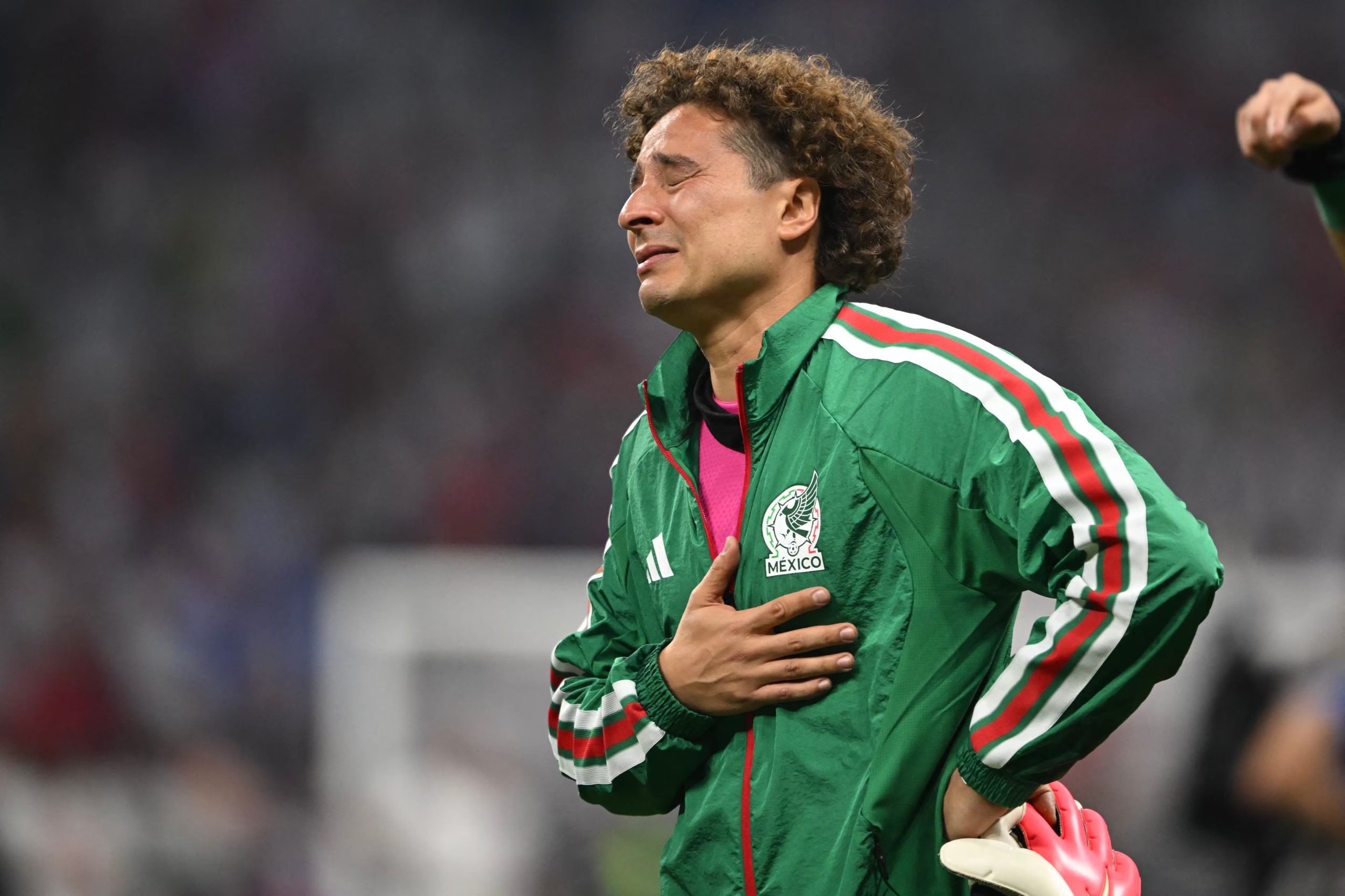 El portero mexicano dirá adiós al futbol tras quedar fuera del Mundial 2026. (Photo by CARL DE SOUZA / AFP)