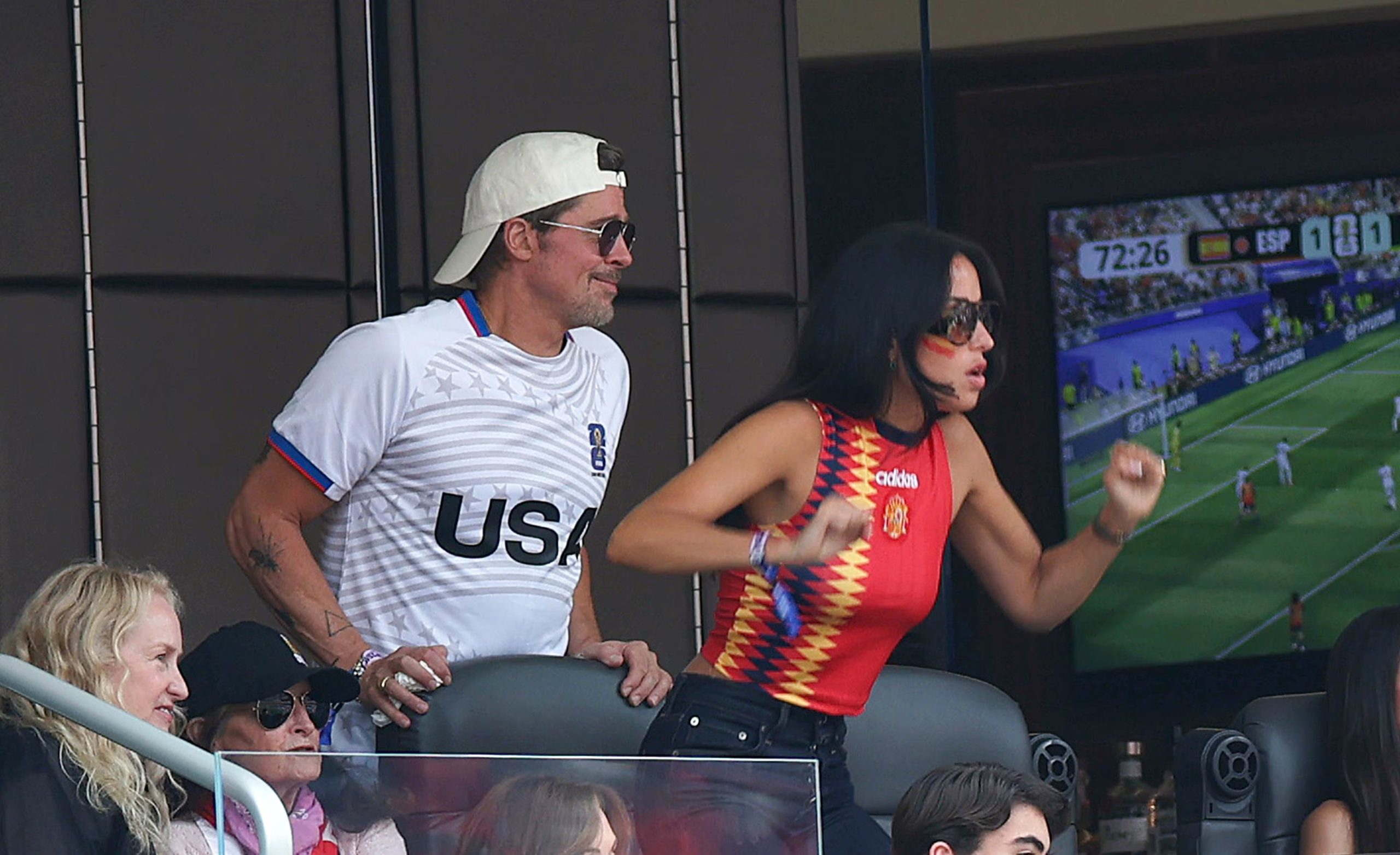 Inés de Ramón, la novia de Brad Pitt de raíces españolas, en el Mundial (Grosby)
