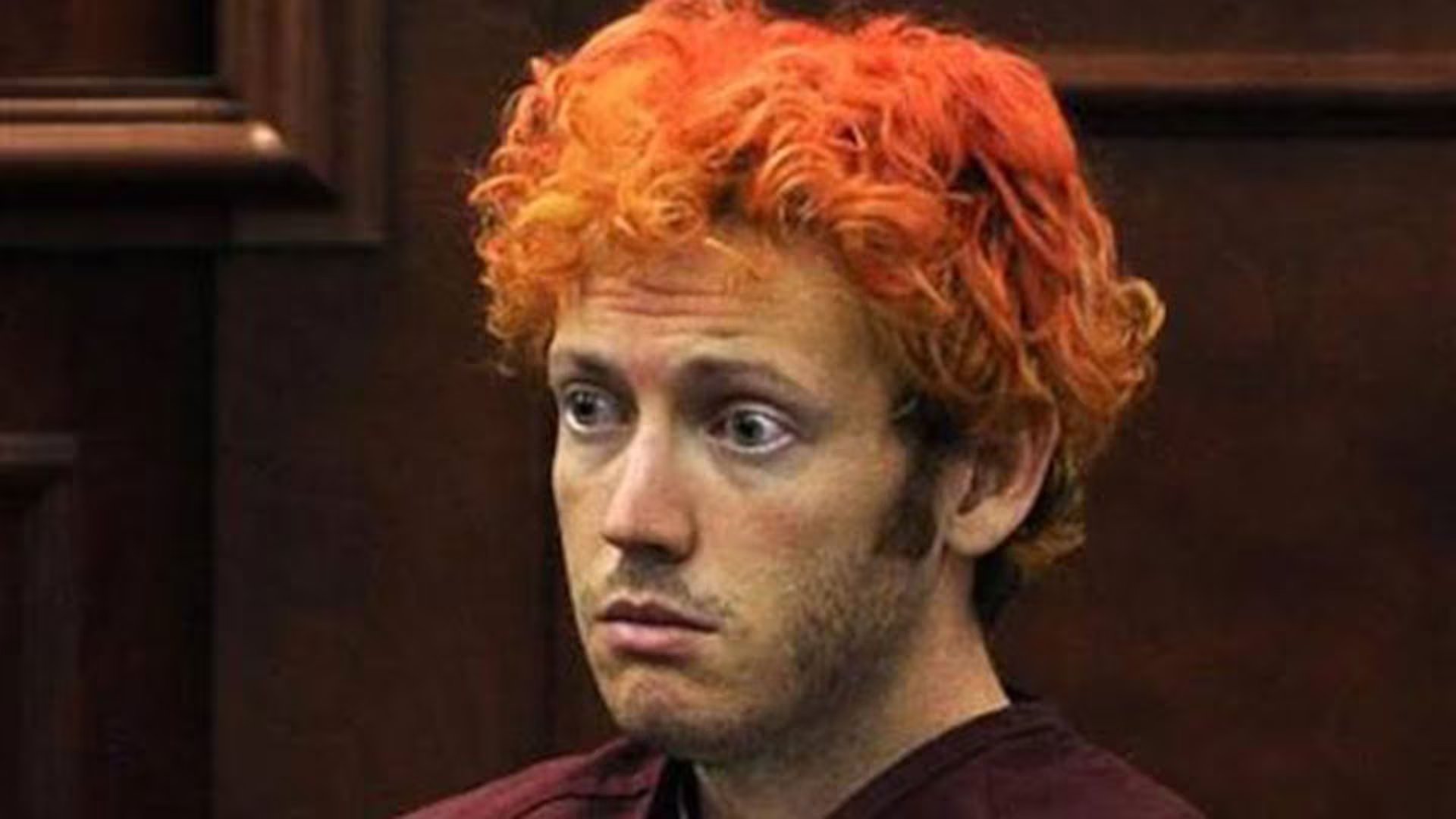 La fiscalía sostuvo en el juicio que James Holmes usó auriculares con música tecno para bloquear los gritos de las víctimas mientras disparaba en el cine de Aurora (REUTERS)