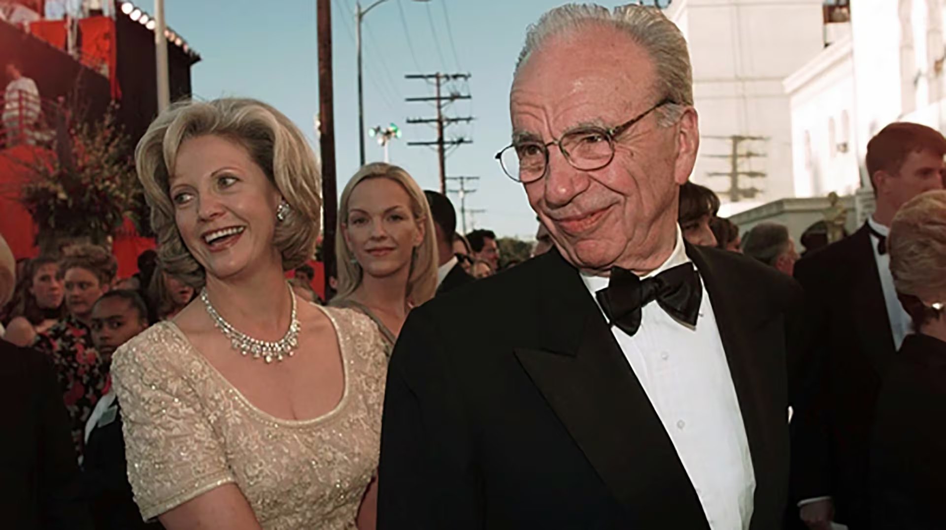 Ruper Murdoch y Anna Torv