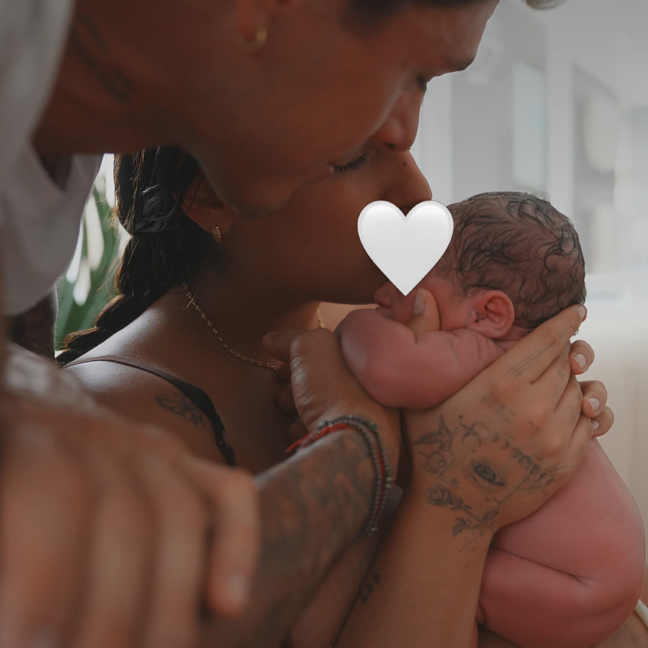 Isabella Ladera compartió la primera fotografía de su hijo Koa con Hugo García - crédito @isabella.ladera/IG