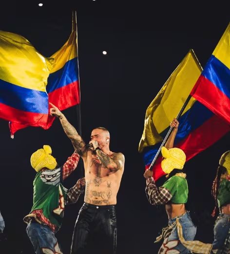 La colección vinculada a J Balvin en Colombiamoda incluirá 28 salidas y cinco actos narrativos - crédito @jbalvin/IG