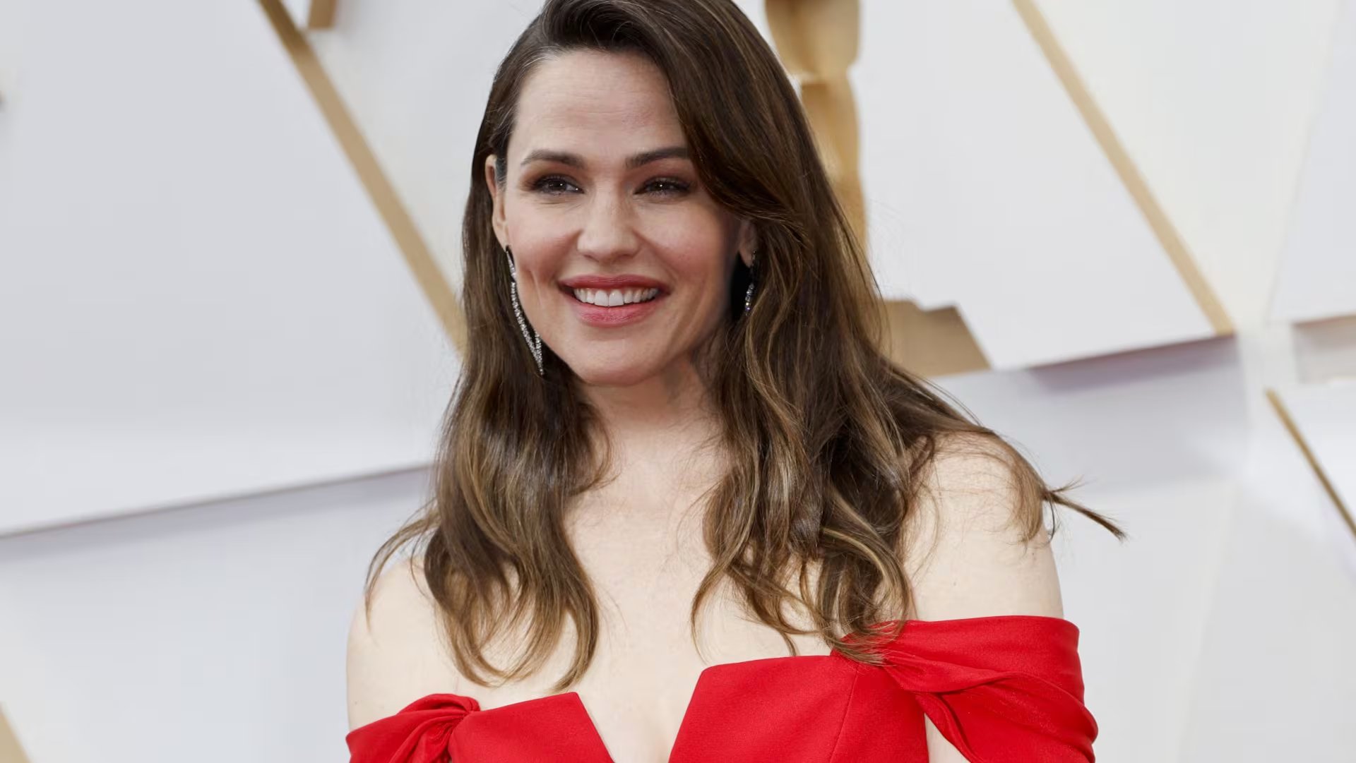 Jennifer Garner relató que dos fotógrafos la siguen todos los días, con uno de ellos convirtiéndose en una figura habitual e imposible de evitar (REUTERS/Eric Gaillard)