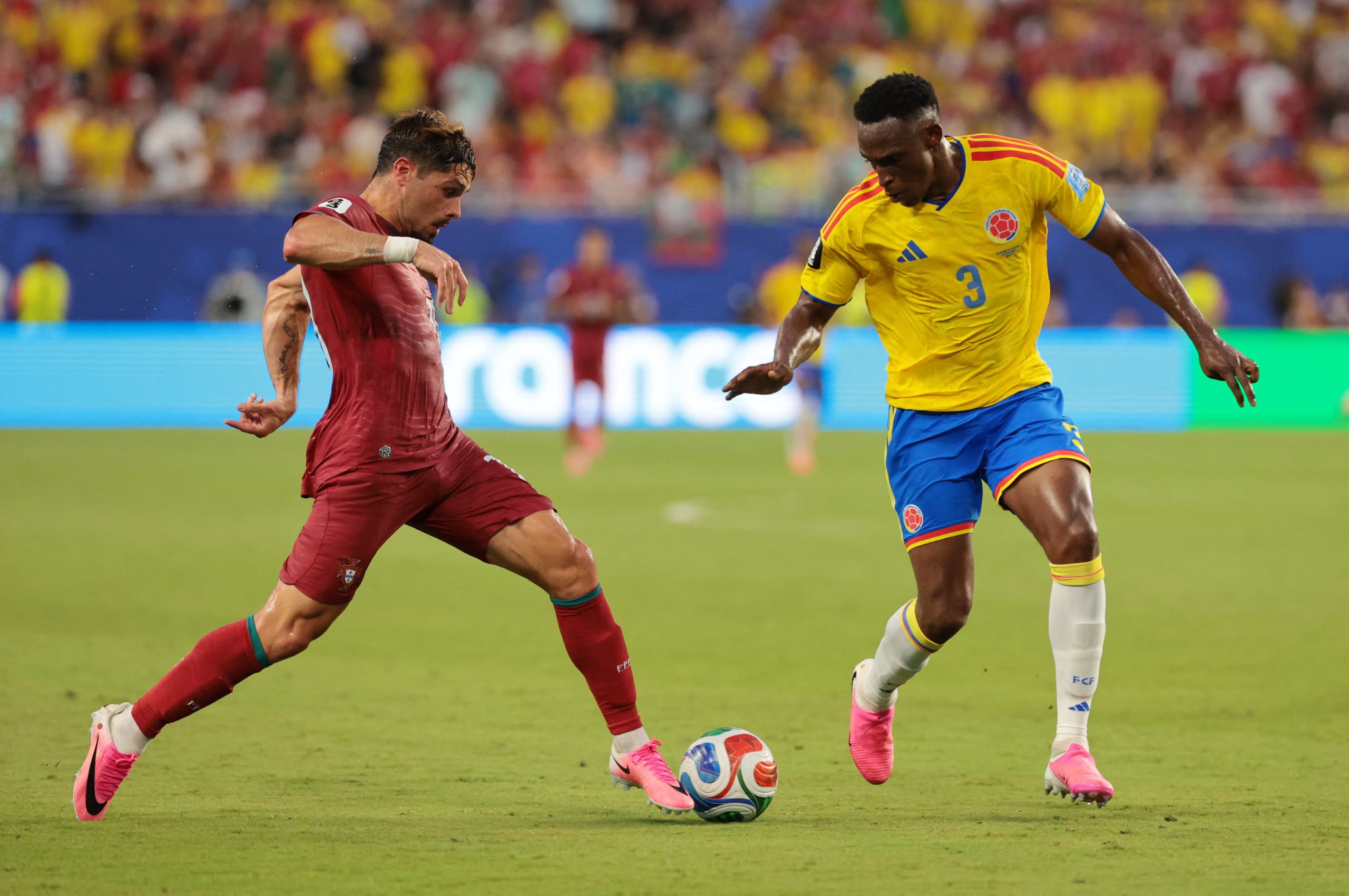 Jhon Lucumí y Pedro Neto en el Colombia vs. Portugal-crédito Sam Navarro/IMAGN IMAGES vía REUTERS