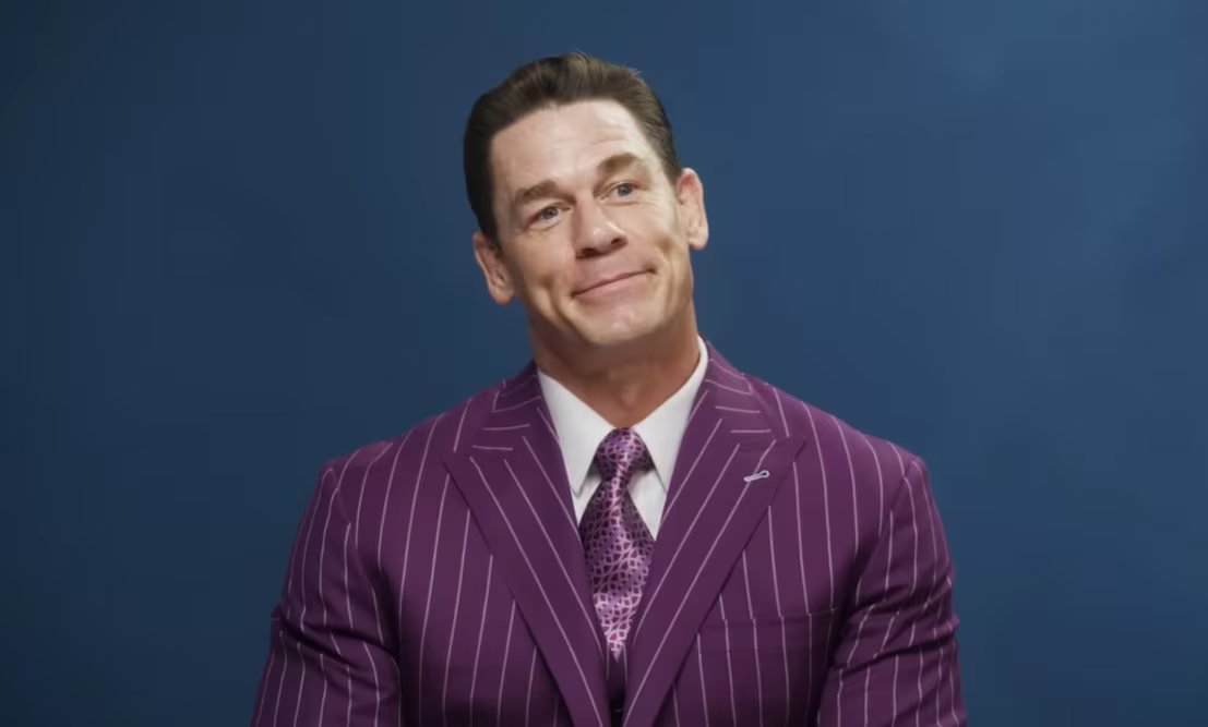 John Cena explicó a People que decidió hacerse el trasplante capilar por recomendación de su médico, Ken Anderson (YouTube: @GQVideos)