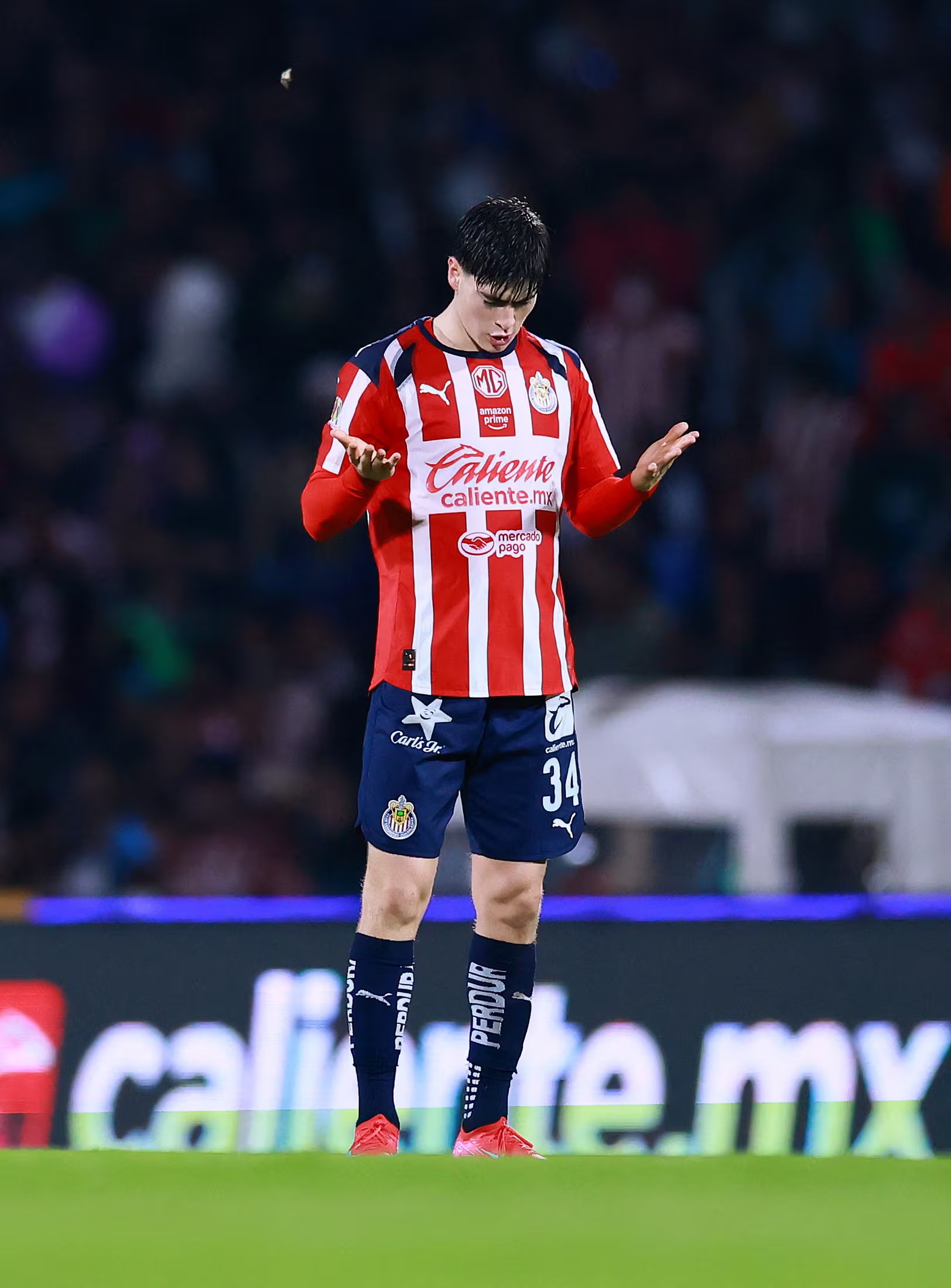 Con la llegada de Rafa Márquez al banquillo del Tri, se espera más protagonismo para el goleador de Chivas rumbo al Mundial 2030, mientras suena su llegada a distintos clubes europeos. REUTERS/Eloisa Sanchez
