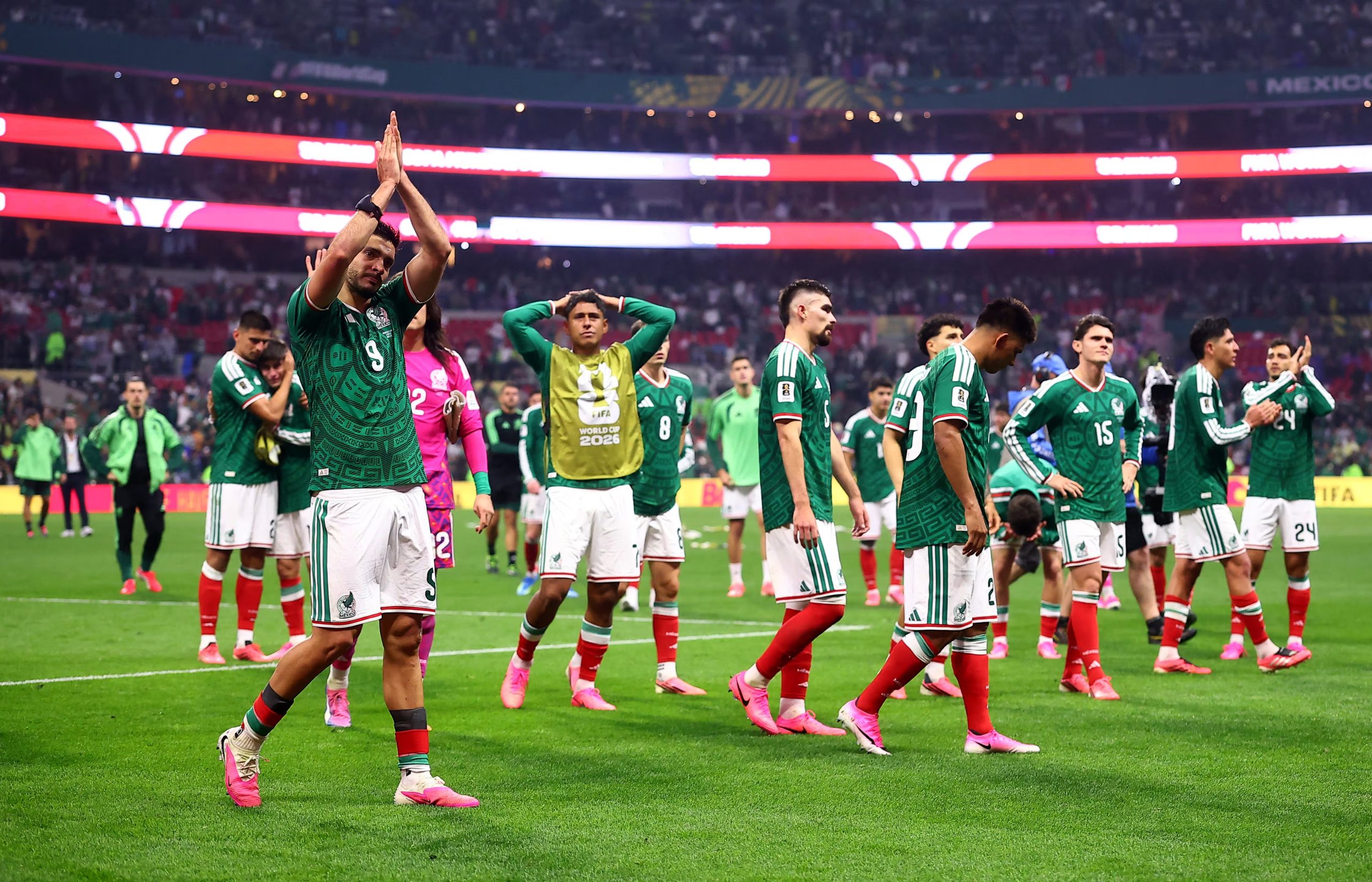 La selección mexicana se despide de la afición. (REUTERS/Eloisa Sanchez)