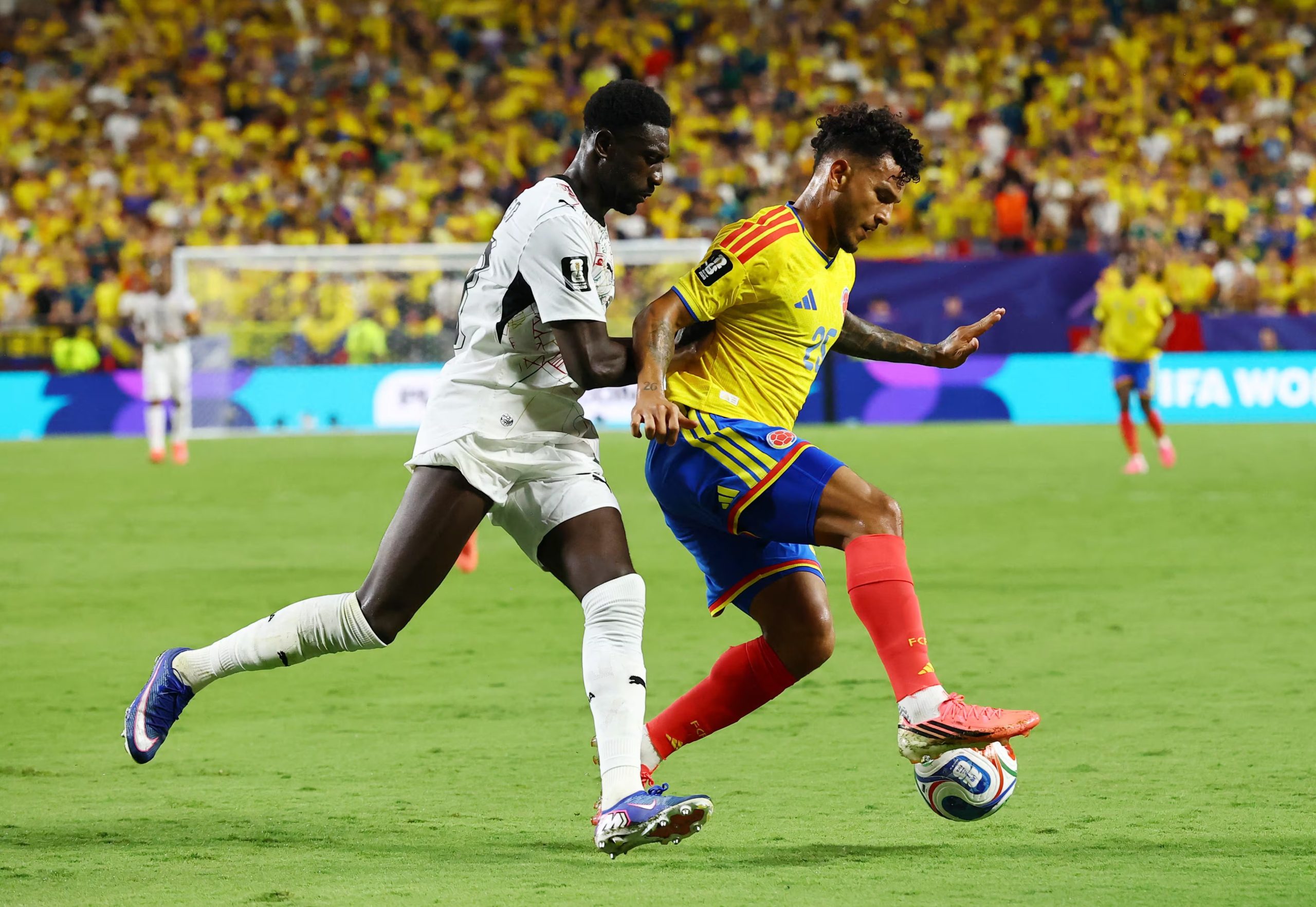 Luis Javier Suárez dijo que estaba preparado para reemplazar al lesionado Jhon Córdoba y cumplir el plan de partido de Colombia - crédito Bernadett Szabo/REUTERS