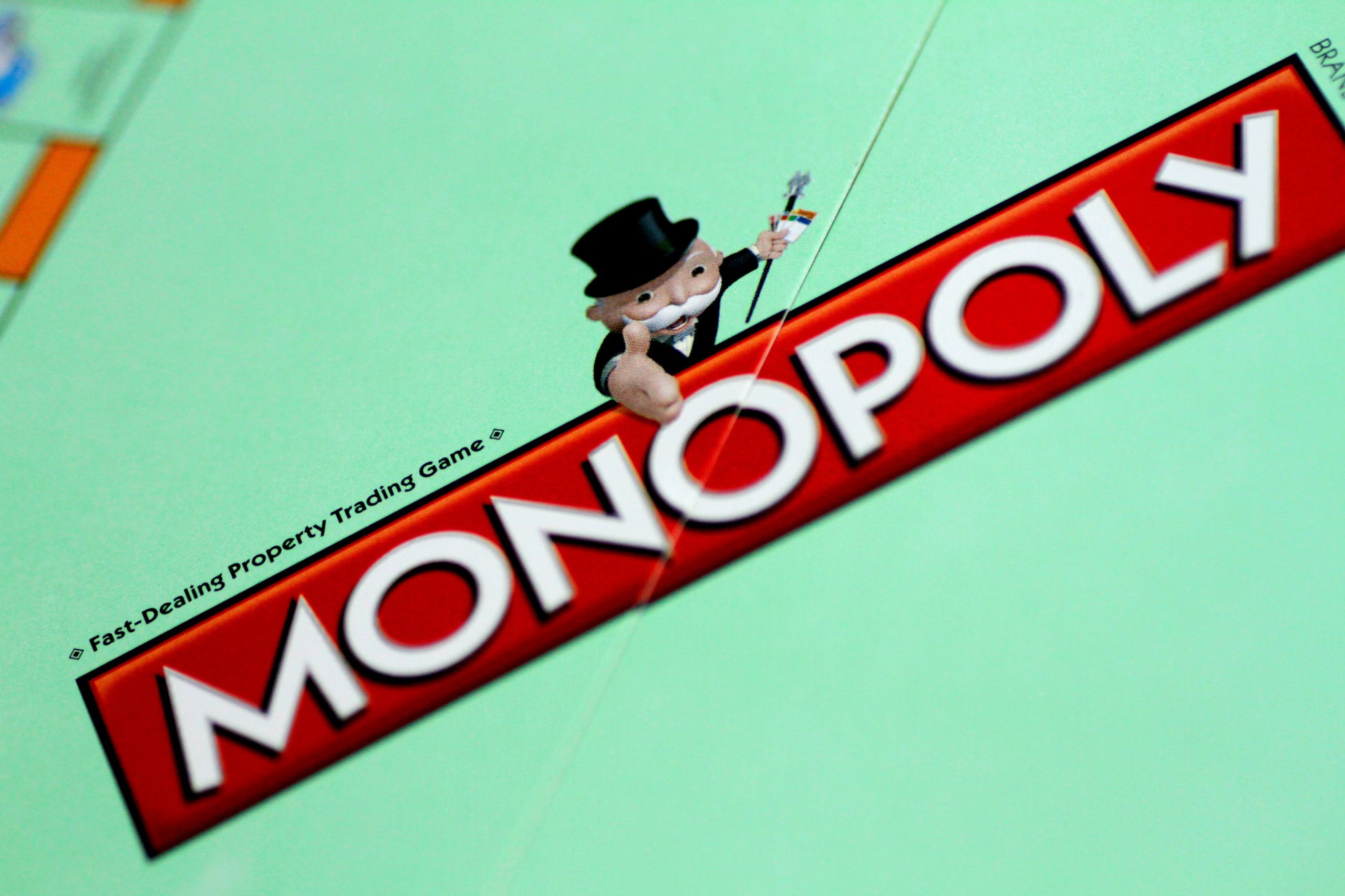 El reality trasladará al mundo real algunas de las mecánicas más conocidas del popular juego de mesa creado en 1935 (REUTERS/Thomas White/Illustration/File Photo)