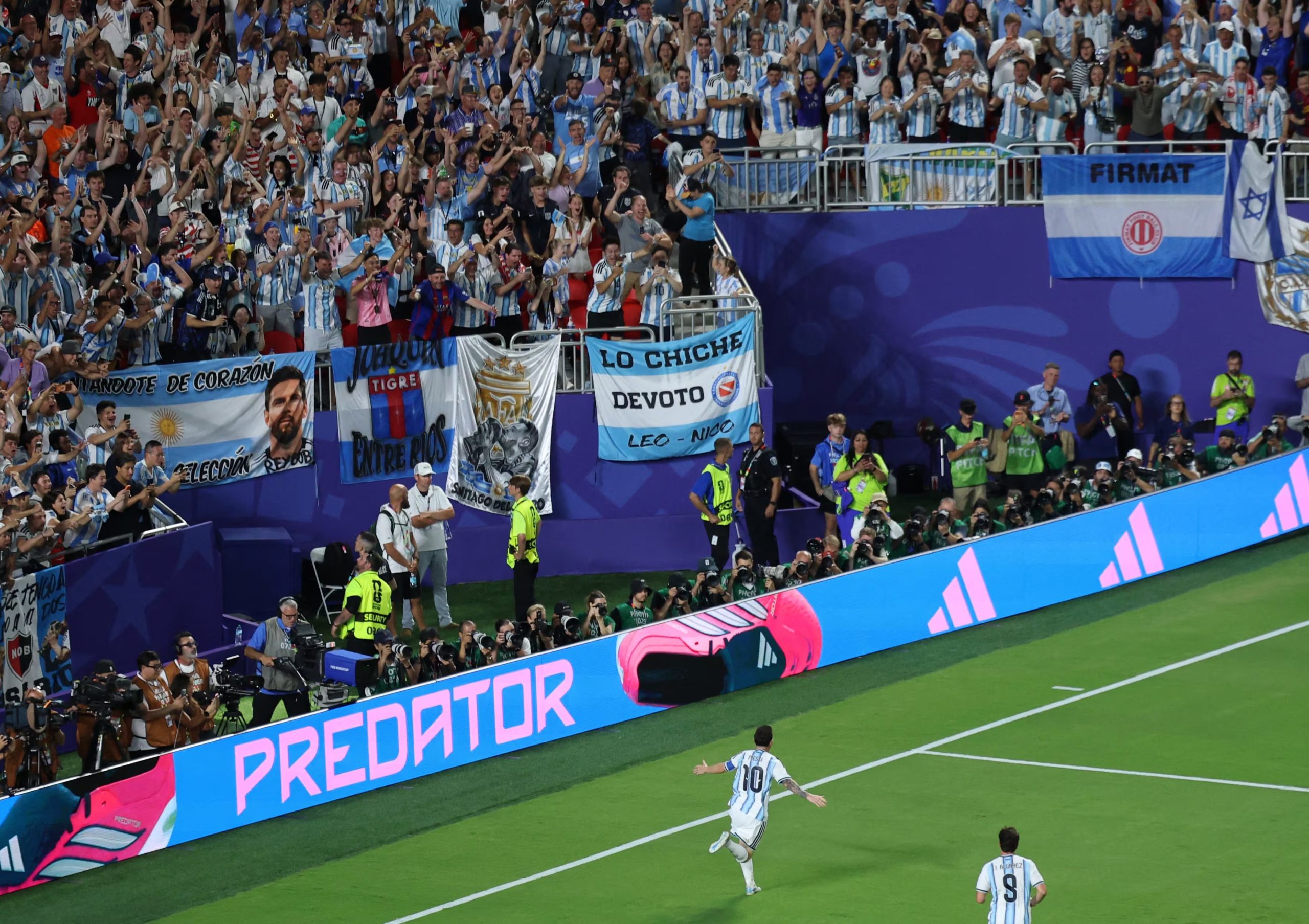 El partido entre Argentina y Suiza en el Arrowhead Stadium se jugará el sábado 11 de julio con una fuerte movilización de hinchas argentinos (REUTERS/Siphiwe Sibeko)