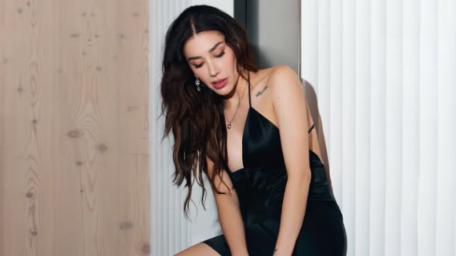 Mexican Celebrity Shines in Exclusive Balenciaga Haute Couture - News Directory 3