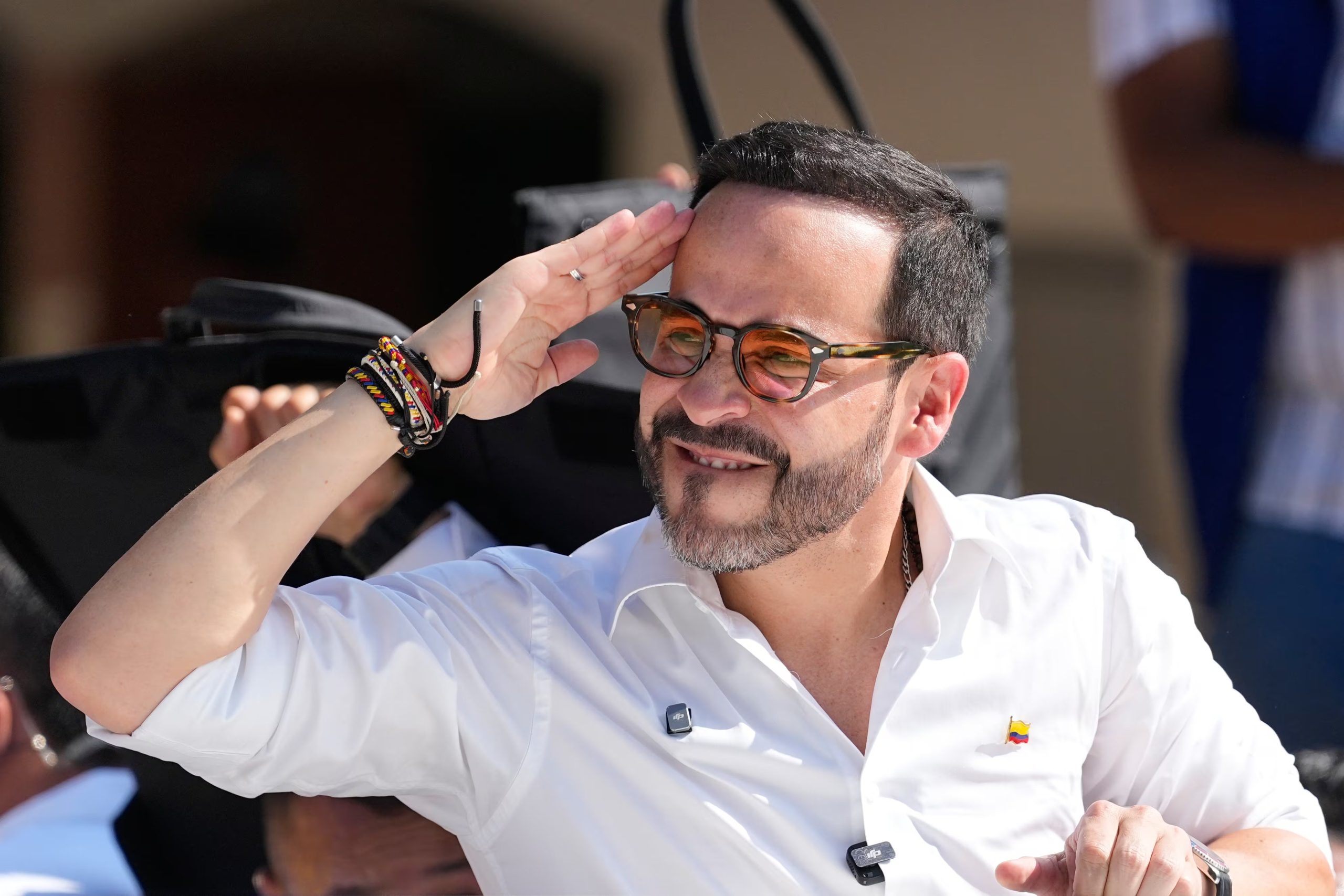 
Infobae
Colombia
Abelardo de la Espriella reafirmó que buscará eliminar la JEP cuando sea presidente: “Tiene un altísimo costo para Colombia”
El jurista indicó que el presupuesto que se invierte en el tribunal transicional no es proporcional a los resultados que se han presentado
Jimmy Nomesqui Rivera
Por
Jimmy Nomesqui Rivera

Agregar Infobae en
Icono de Google para seguir en redes sociales

09 Jun, 2026 05:20 p. m. CO
Guardar
Google icon

JEP - Abelardo de la Espriella
El abogado es un crítico de la Jurisdicción Especial para la Paz - crédito JEP
Como parte del Acuerdo de Paz que firmó el Estado colombiano con las Farc-EP se creó la Jurisdicción Especial para la Paz (JEP), que es un tribunal transicional que tiene como función investigar, juzgar y sancionar a los involucrados en crímenes registrados durante el conflicto armado.

Iván Cepeda explicó qué quiso decir con “desobediencia civil” tras sus polémicas declaraciones contra el Gobierno De La Espriella
Te puede interesar:
Iván Cepeda explicó qué quiso decir con “desobediencia civil” tras sus polémicas declaraciones contra el Gobierno De La Espriella
Desde 2016 la JEP ha juzgado a excombatientes de las Farc, agentes del Estado, militares y diferentes individuos que tuvieron algún tipo de injerencia en crímenes de lesa humanidad y similares, ofreciendo beneficios jurídicos a quienes reconozcan su responsabilidad y contribuyan al esclarecimiento de los hechos.

Antes de la segunda vuelta electoral este ente acusador ha sido mencionado en repetidas ocasiones debido a que Abelardo de la Espriella ha asegurado en varias entrevistas que buscará que la JEP desaparezca si es elegido.

Menores que viajaron desde Bogotá sin conocimiento de sus padres fueron rescatados de un apartamento en Medellín: consumían drogas con un grupo de adultos
Te puede interesar:
Menores que viajaron desde Bogotá sin conocimiento de sus padres fueron rescatados de un apartamento en Medellín: consumían drogas con un grupo de adultos
PUBLICIDAD

El jurista afirmó que hará lo que pueda para que la JEP deje funcionar - crédito AP 
El jurista afirmó que hará lo que pueda para que la JEP deje funcionar - crédito AP
