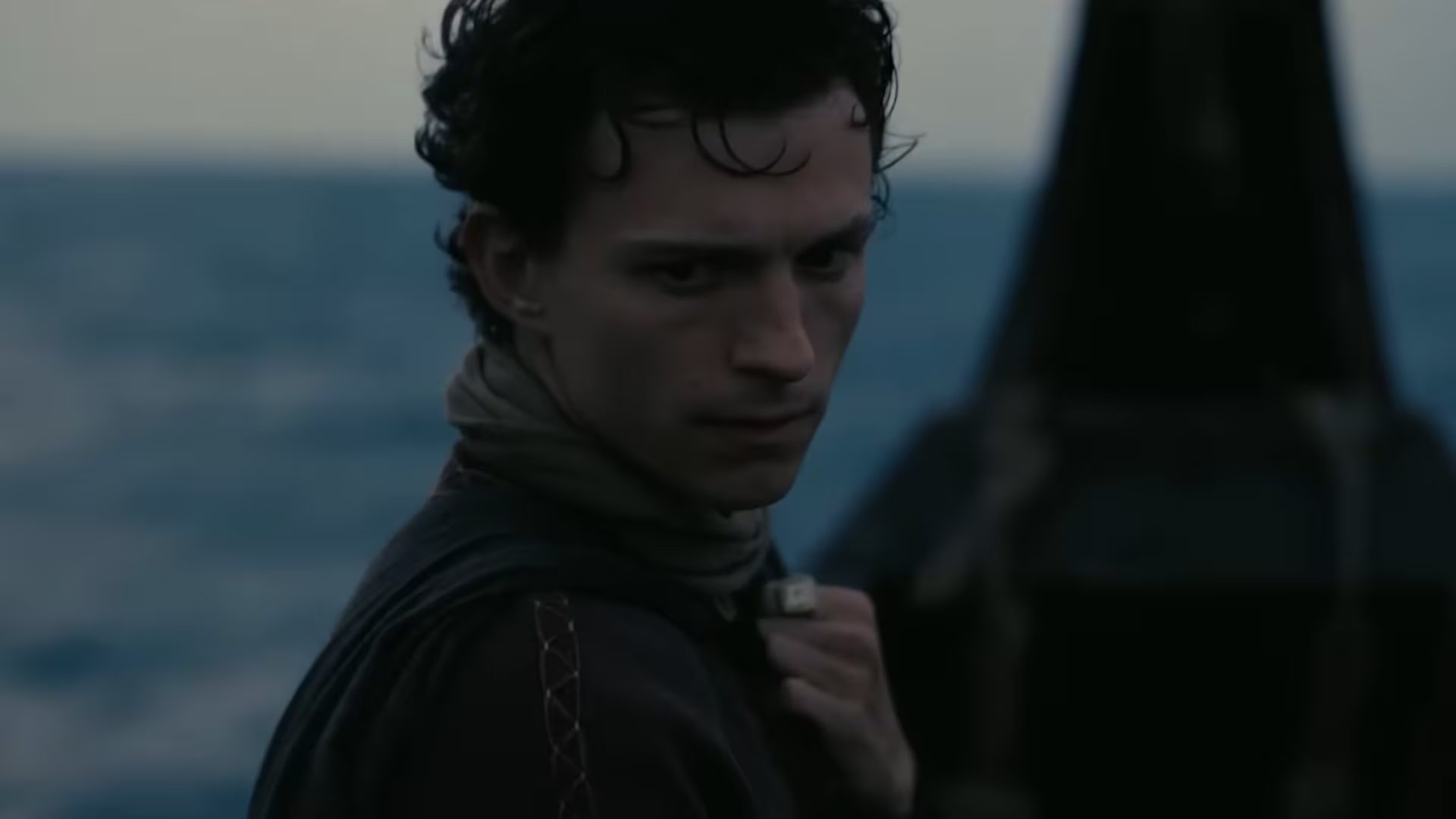 Tom Holland interpreta a Telémaco, el hijo de Odiseo y Penélope. (Captura de tráiler oficial)