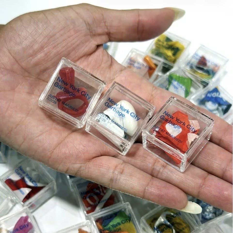 Cada cubo costaba 25 dólares y la colección se agotó en un día (NYC Garbage)