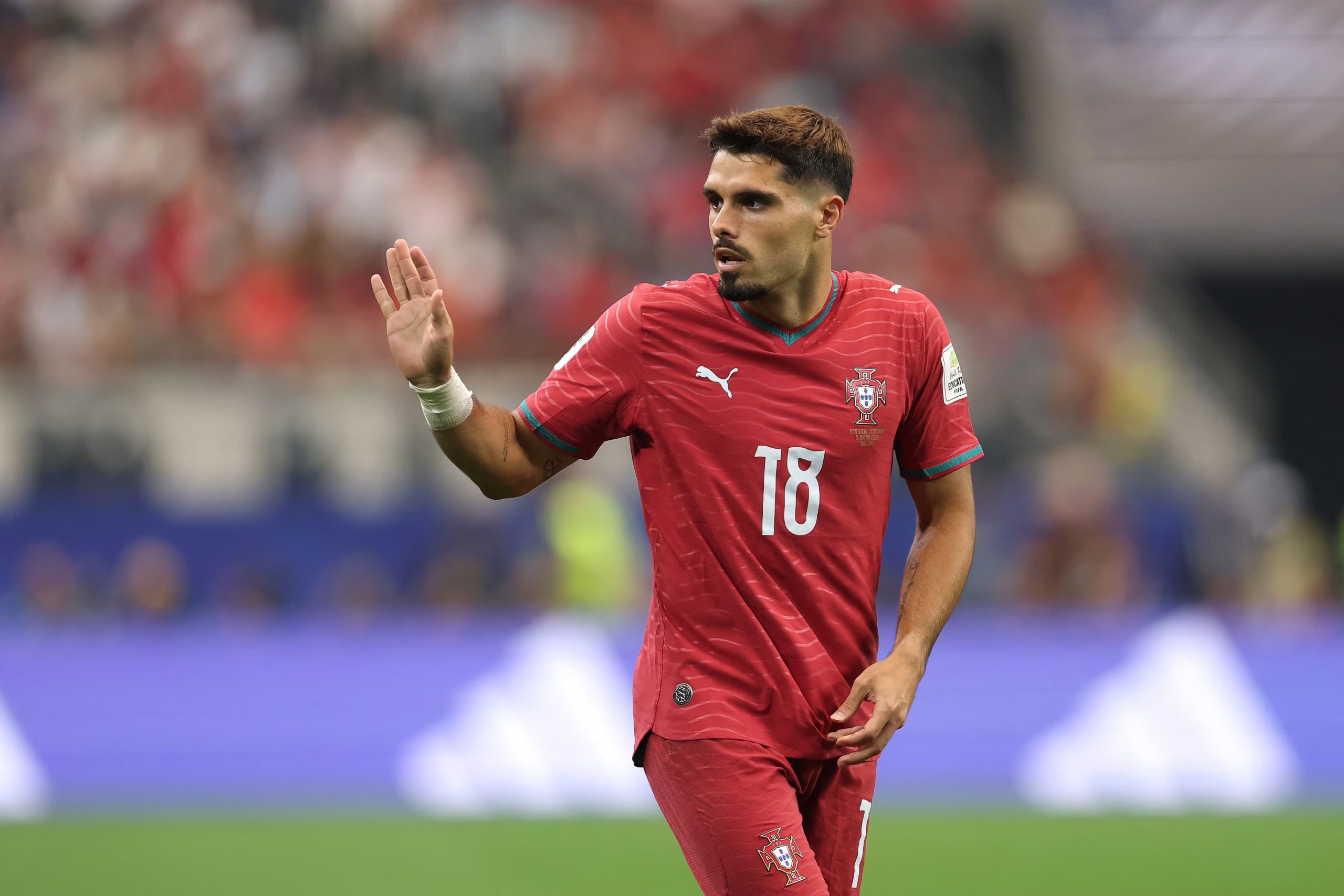 Pedro Neto durante el partido entre España y Portugal (Molly Darlington / AFP)