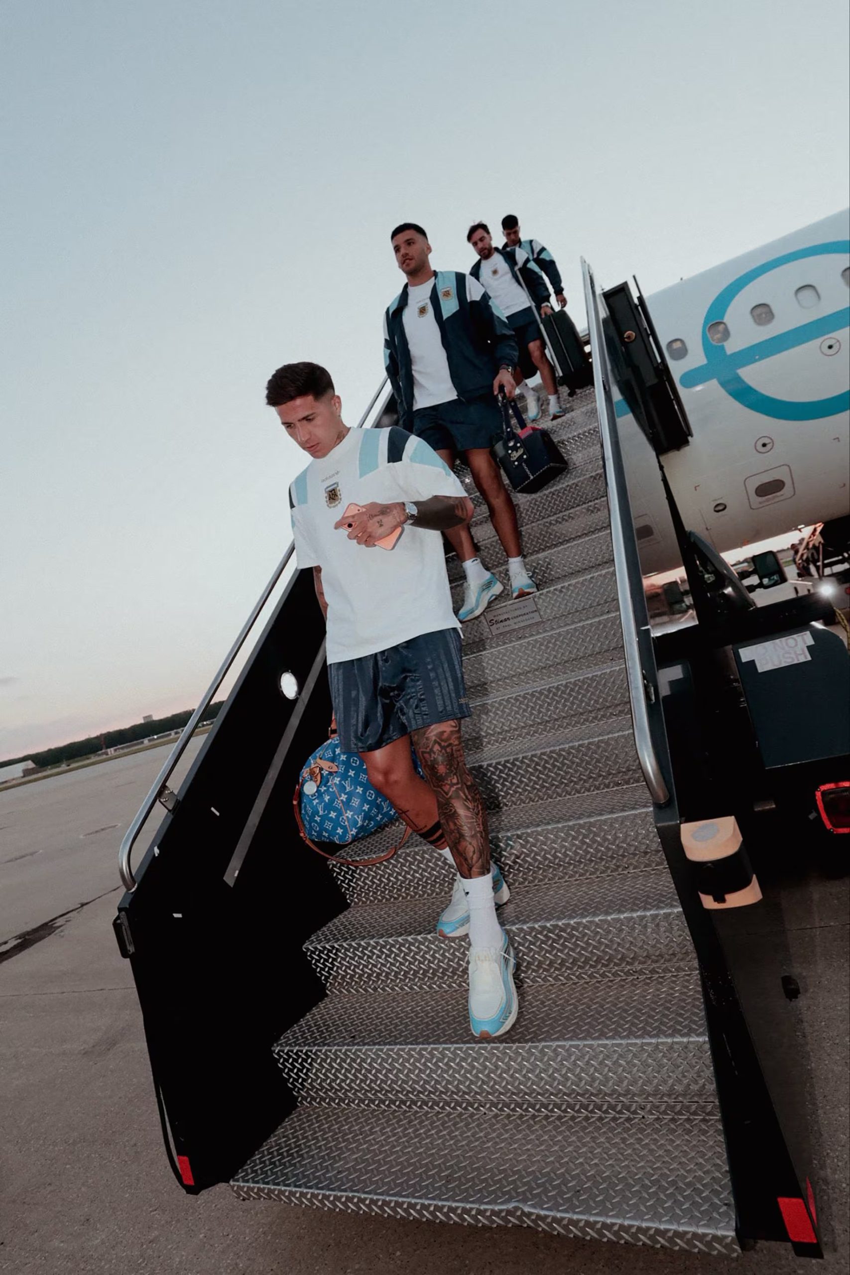 El plantel desembarcó cerca de la noche en Kansas City